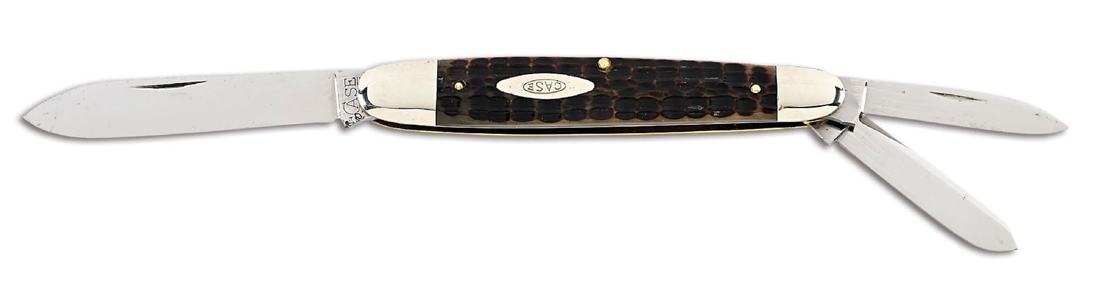 C. 1920-1940 CASE TESTED XX 6391 ANGLO SAXON SPLIT BACK SPRING WHITTLER WITH GREEN BONE HANDLES.: Appears unused and unsharpened. The regular pull main blade is tang stamped “CASE Tested XX” long tail “C” on the obverse. Pre-1949. Correct configuration with no pattern