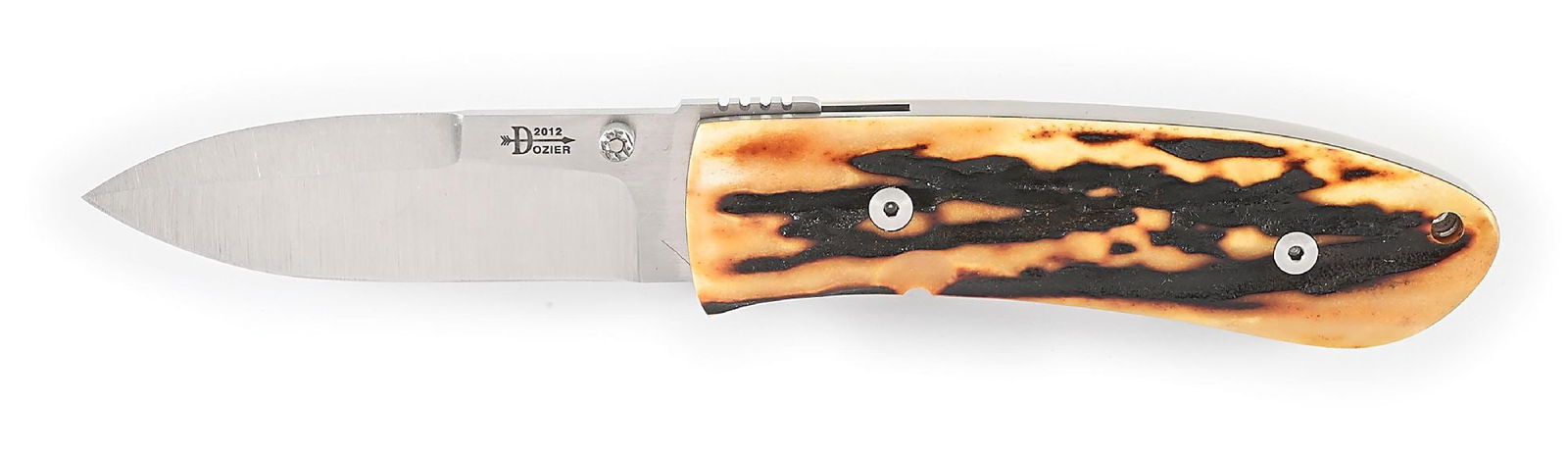 BOB DOZIER 2012 CUSTOM AMBER STAG TITANIUM LINER LOCK LARGE FOLDING HUNTER.: Appears unused and unsharpened. D2 steel blade with thumb stud opener. “Dozier 2012” etched on obverse blade. Locks open firmly. Custom rare bayonet blade. Titanium frame lock. Pocket clip