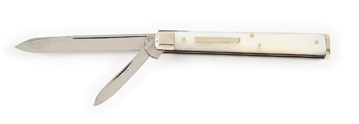 ULSTER KNIFE CO. MOTHER OF PEARL HANDLE PHYSICIAN’S KNIFE.