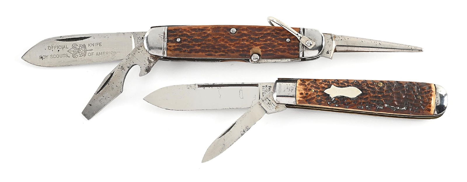 LOT OF 2: ULSTER KNIFE CO. ETCHED BOY SCOUT FOUR BLADE AND CAMILLUS CUTLERY CO. TWO BLADE JACK. (1 of 7)