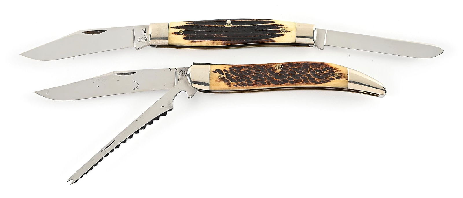 LOT OF 2: QUEEN CUTLERY CO. TOOTHPICK AND STOCKMAN POCKET KNIVES.: Lot consists of: (A) C. 1946-48 Queen two blade toothpick fishing knife. Appears unused and unsharpened. The main blade is tang stamped “Q” on obverse. Rogers bone handles. Blade opens and
