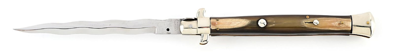 C.1950S LATAMA ITALY KRIS BLADE ITALIAN STILETTO PICK LOCK SWITCHBLADE WITH BRAZILIAN COW HORN: Appears unused and unsharpened. The blade is tang stamped “LATAMA ITALY” on obverse and “PATENT 35958” on reverse. Kris blade with light patina. Brazilian cow horn handles. Nic