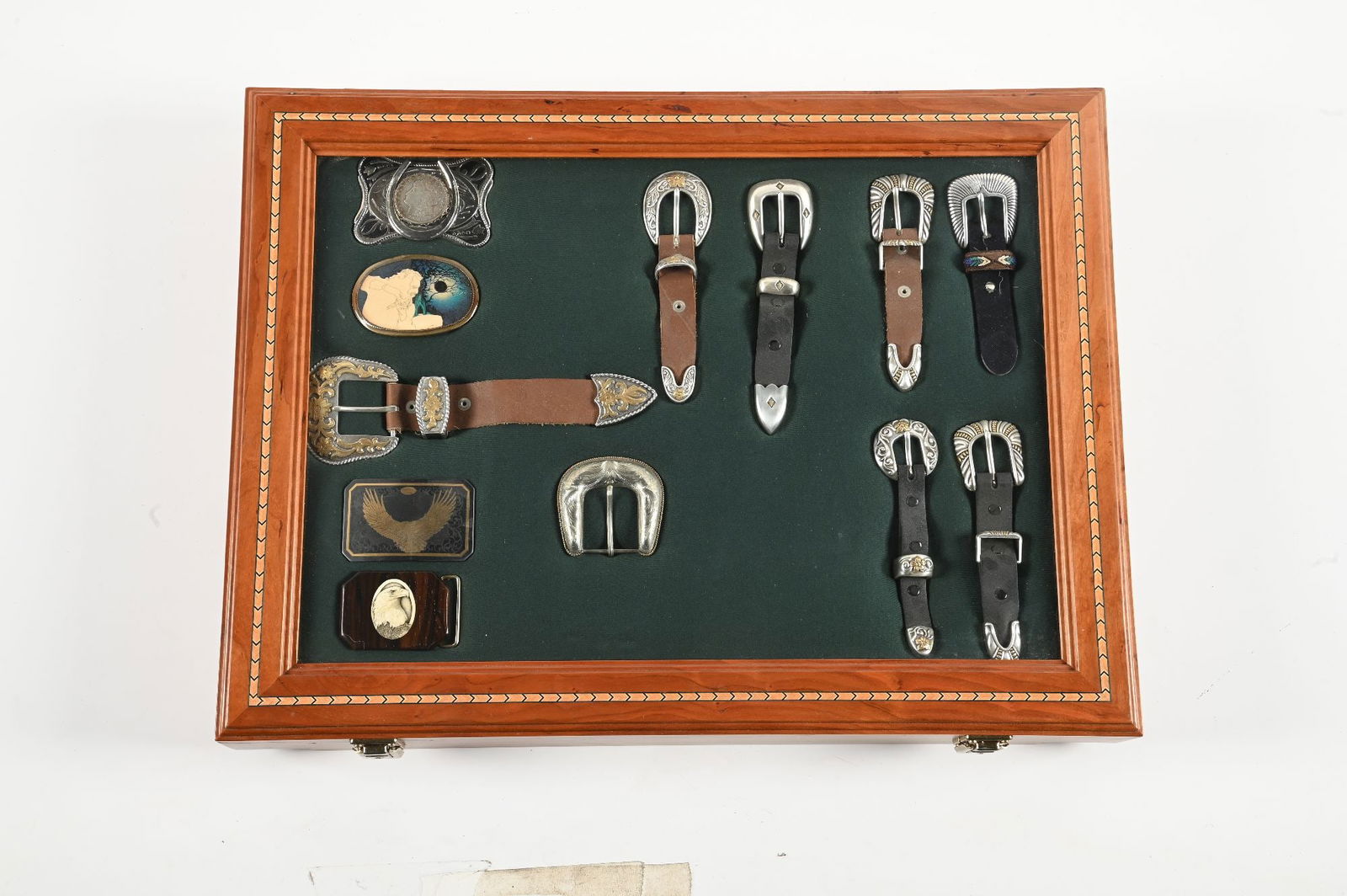 BELT BUCKLE DISPLAY (1 of 1)