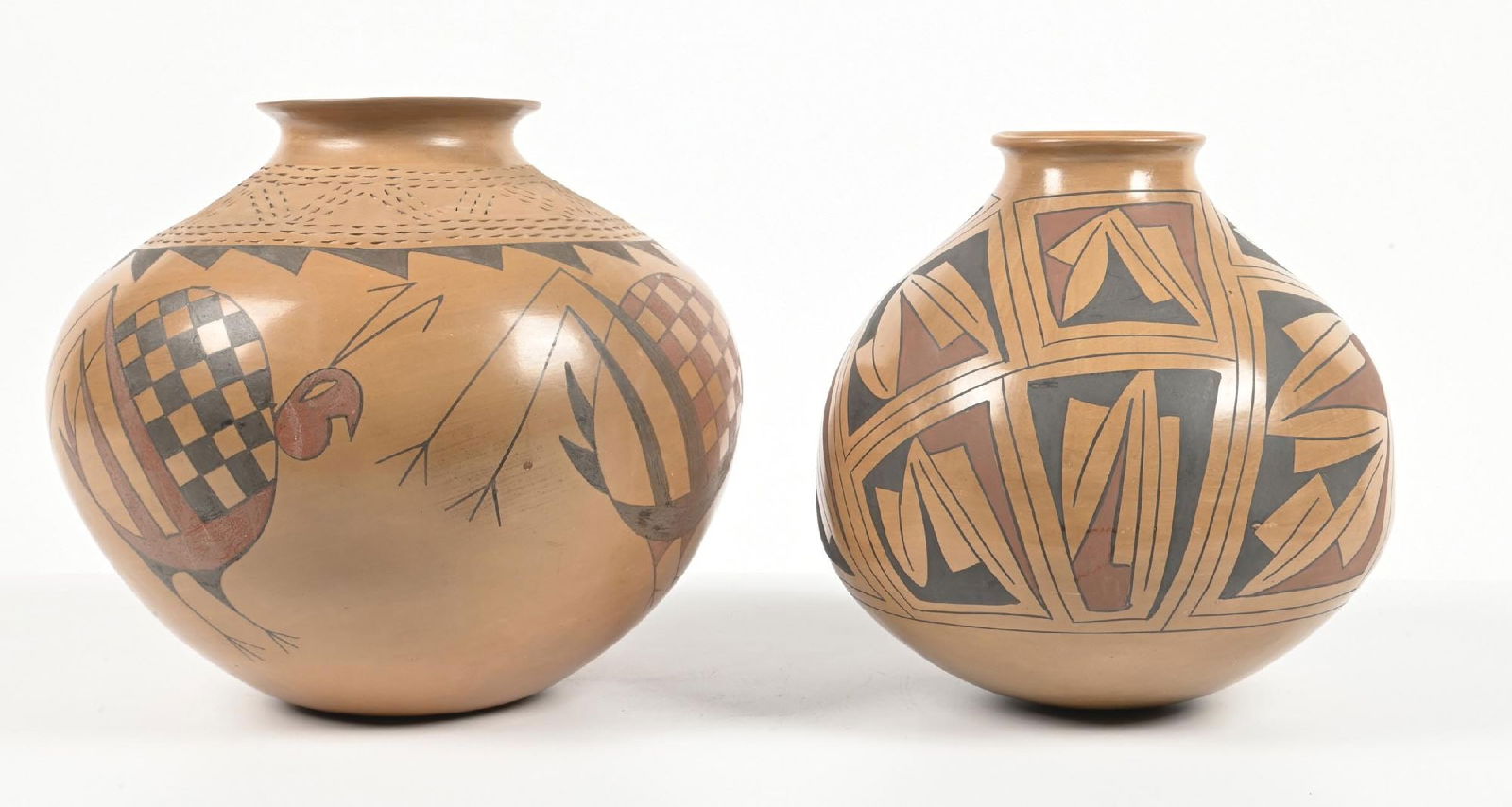 LOT OF 2: CASAS GRANDES (MATA ORTIZ) OLLAS: (A) Signed Jeronimo V. 12 dia. x 11" t. (B) Signed Nicholas Silveira. 9-1/2" dia. x 9-1/2" t. Dimensions: Largest: 12" Dia. x 11" T.