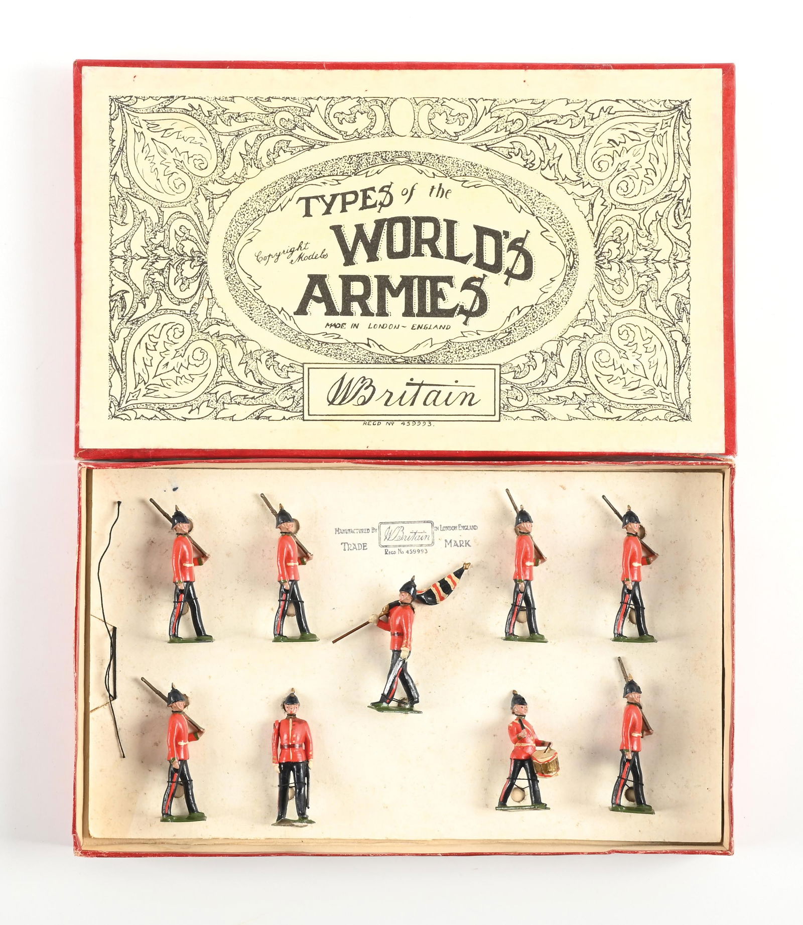 W. BRITAIN TYPES OF THE WORLD ARMIES THE GREEN HOWARDS ALEXANDRA PRINCESS OF WALES'S OWN YORKSHIRE: Pre-war. Marching, at slope, with officer and furled flag. Excellent condition. 9 pieces. Dimensions: Box: 11 - 1/8" x 6 - 3/4" x 1 - 1/4".