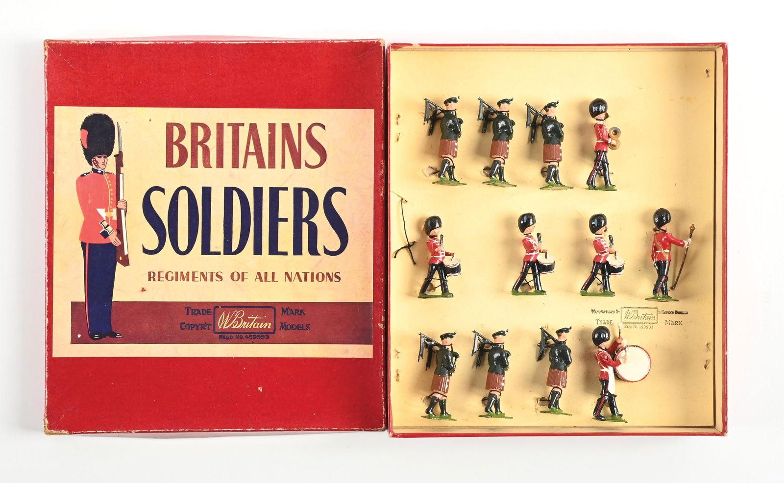 W. BRITAIN PIPES & DRUMS OF THE IRISH GUARDS NO. 2096 IN BOX (1 of 2)
