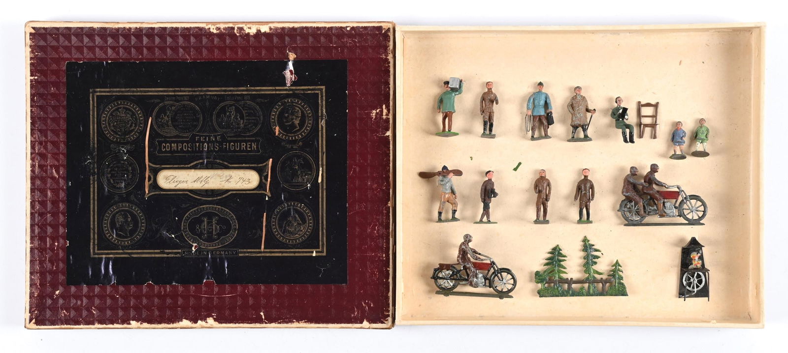 HEYDE AIRPORT PERSONNEL W/ SEVERAL PASSENGERS NO. 743 IN BOX (1 of 3)