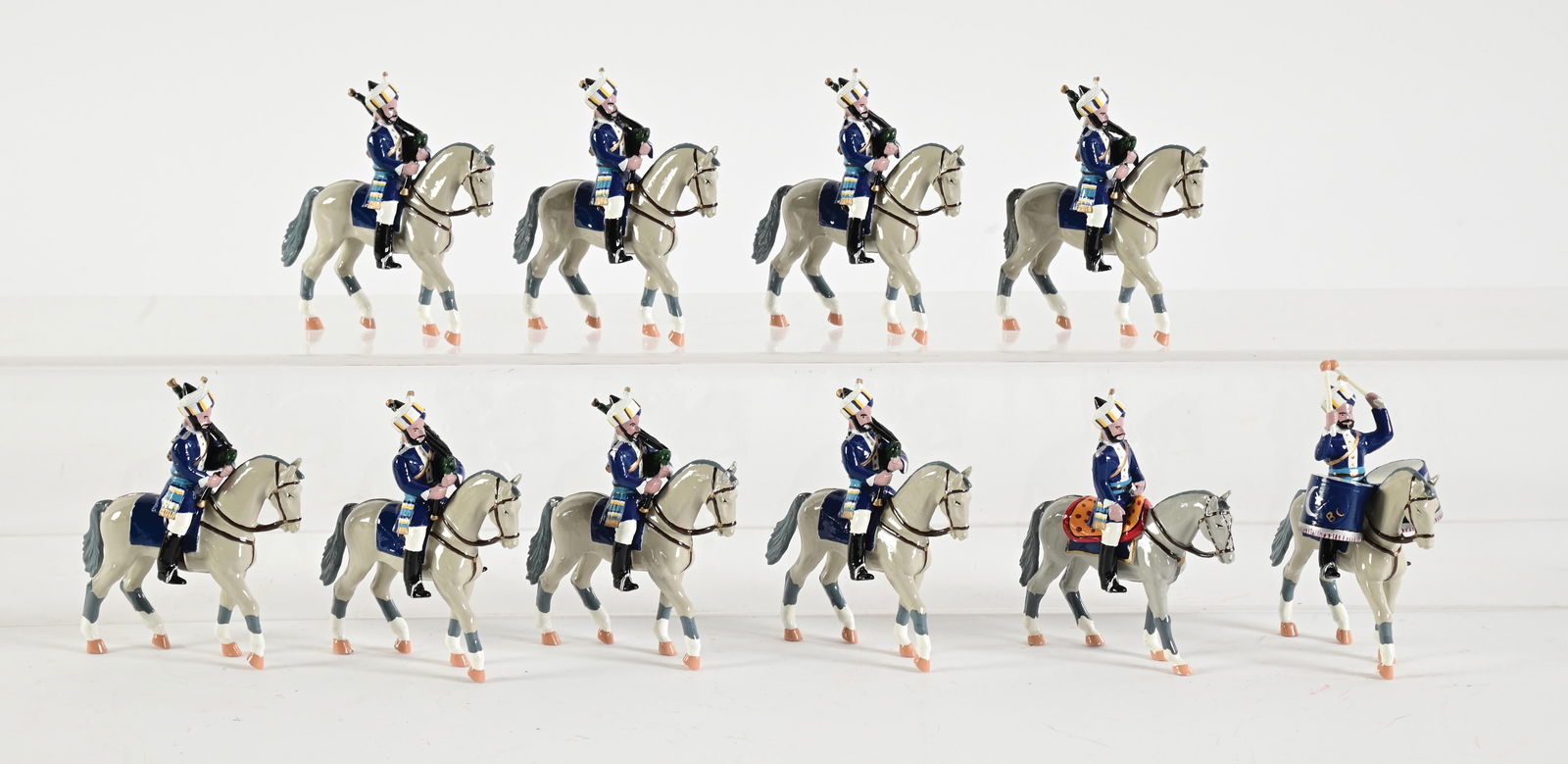 TROPHY INDIAN ARMY MOUNTED PIPE BAND W/ KETTLE DRUMMER: Incorrect box. 10 pieces. Dimensions: Box: 10 - 3/4" x 7 - 1/2" x 4 - 1/4".