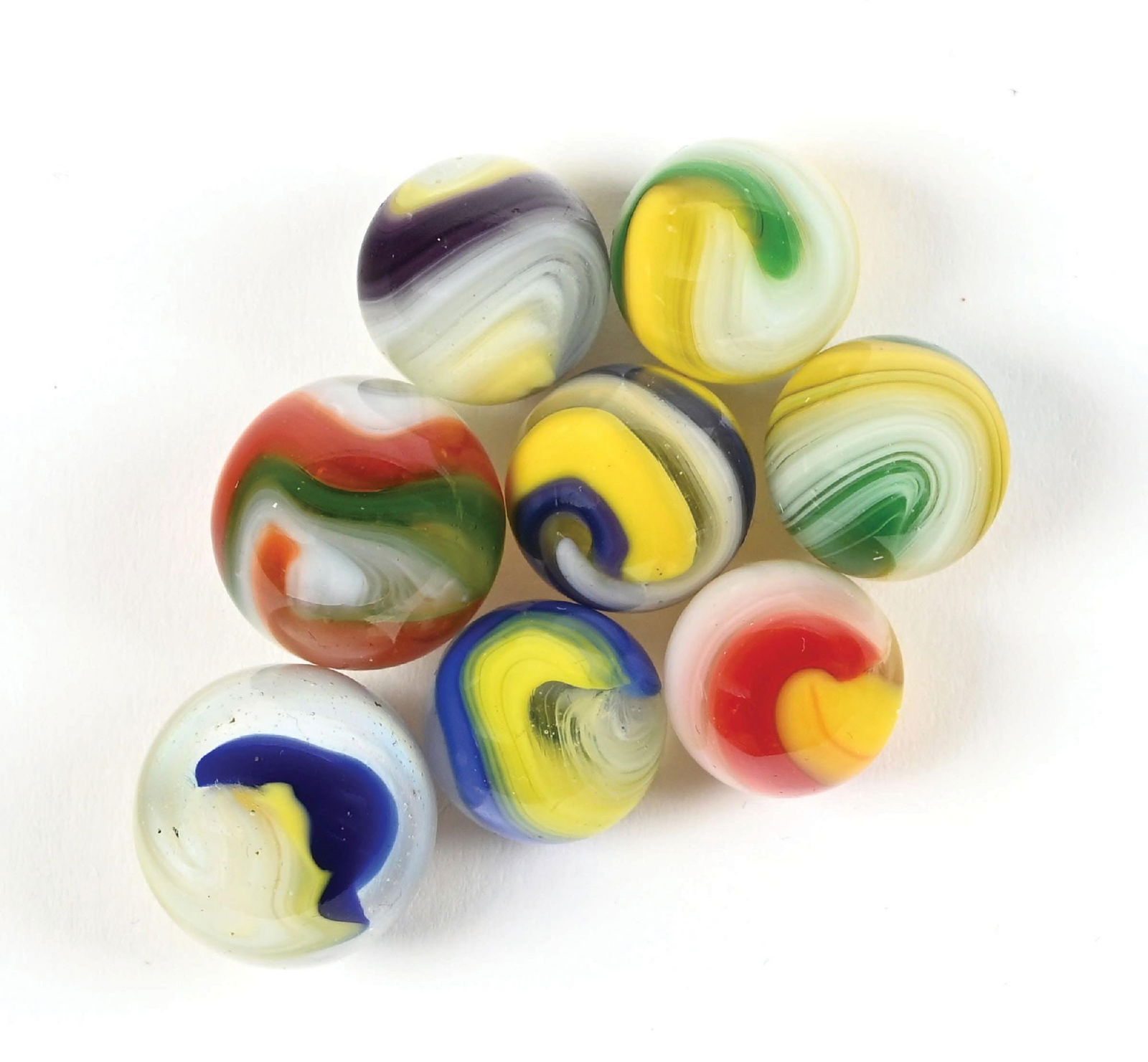 LOT OF 8: MULTICOLORED POPEYES: 5/8" - 3/4" diam. Nice lot of multicolored Popeyes. Condition: (9.0). Dimensions: