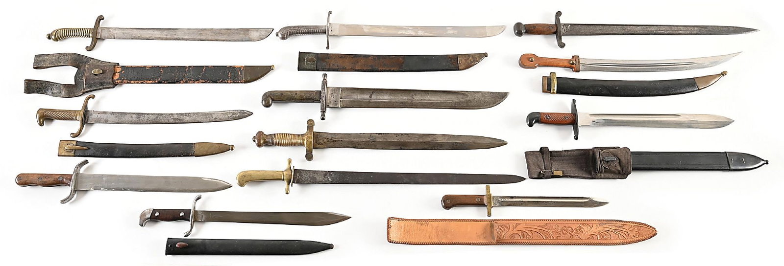 LOT OF 12: EUROPEAN MILITARY SHORT SWORDS. (1 of 2)
