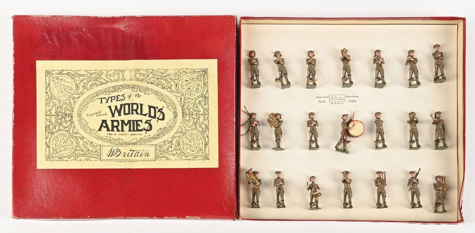 W. BRITAIN TYPES OF THE WORLD'S ARMIES U.S.A. MILITARY BAND NO. 1302 SET IN BOX: Active service dress. Coronet player missing arms. Excellent, retied in box. 21 pieces. Condition: Dimensions: Box: 13" x 12" x 1 - 3/8".