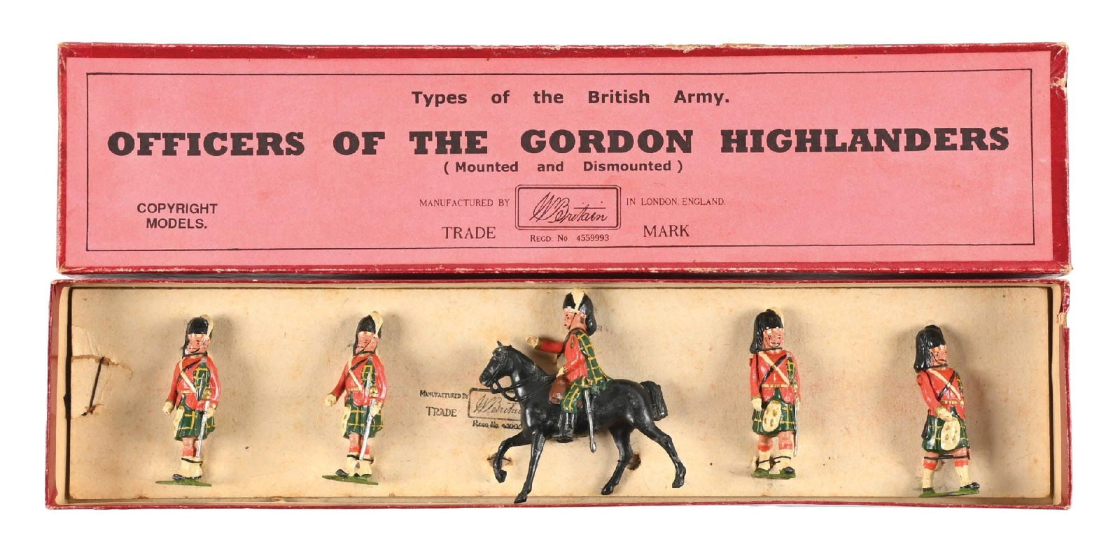 W. BRITAIN'S OFFICER OF THE GORDON HIGHLANDERS: C. 1932-1938. Excellent condition. 5 pieces total. Condition: Dimensions: 14 - 3/4" x 3 - 1/2" x 1 - 1/4".