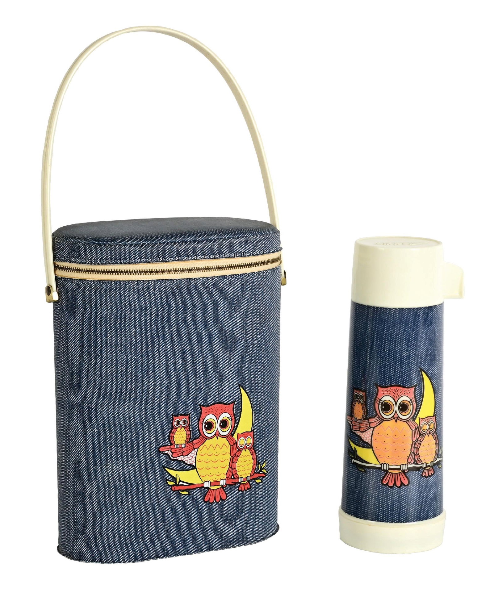 VINYL DENIM STYLE WITH OWLS GRAPHIC LUNCH/ BRUNCH BAG WITH THERMOS: C. 1970s. A fantastic Aladdin vinyl owl brunch bag and matching thermos. There is the slightest touch of yellowing but very close to mint condition. Condition: (Excellent - Near Mint). Dimensions: 7 -