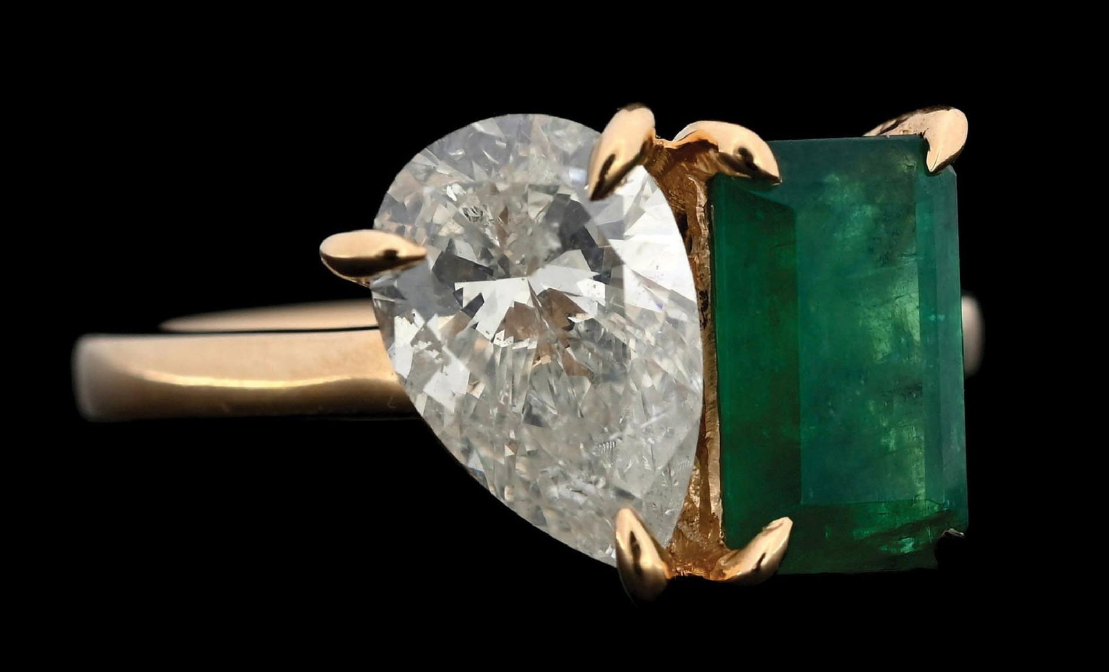 18K GOLD EMERALD & DIAMOND RING W/REPORT: Ladies' 18k yellow gold emerald (1.66ct) and diamond (1.62ct) ring accompanied by an original AIGL appraisal report with an ERRV of $27,478.00 (See additional website images of report for specificatio