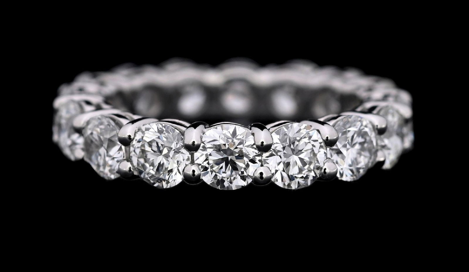 PLATINUM ROUND BRILLIANT CUT DIAMOND ETERNITY RING: Ladies' platinum diamond eternity ring/band consisting of 16 round brilliant cut natural diamonds with a total weight of 4.82cts, graded G/H, VS2. Gross weight is 6.3 grams. Finger size 6-1/2. Width m