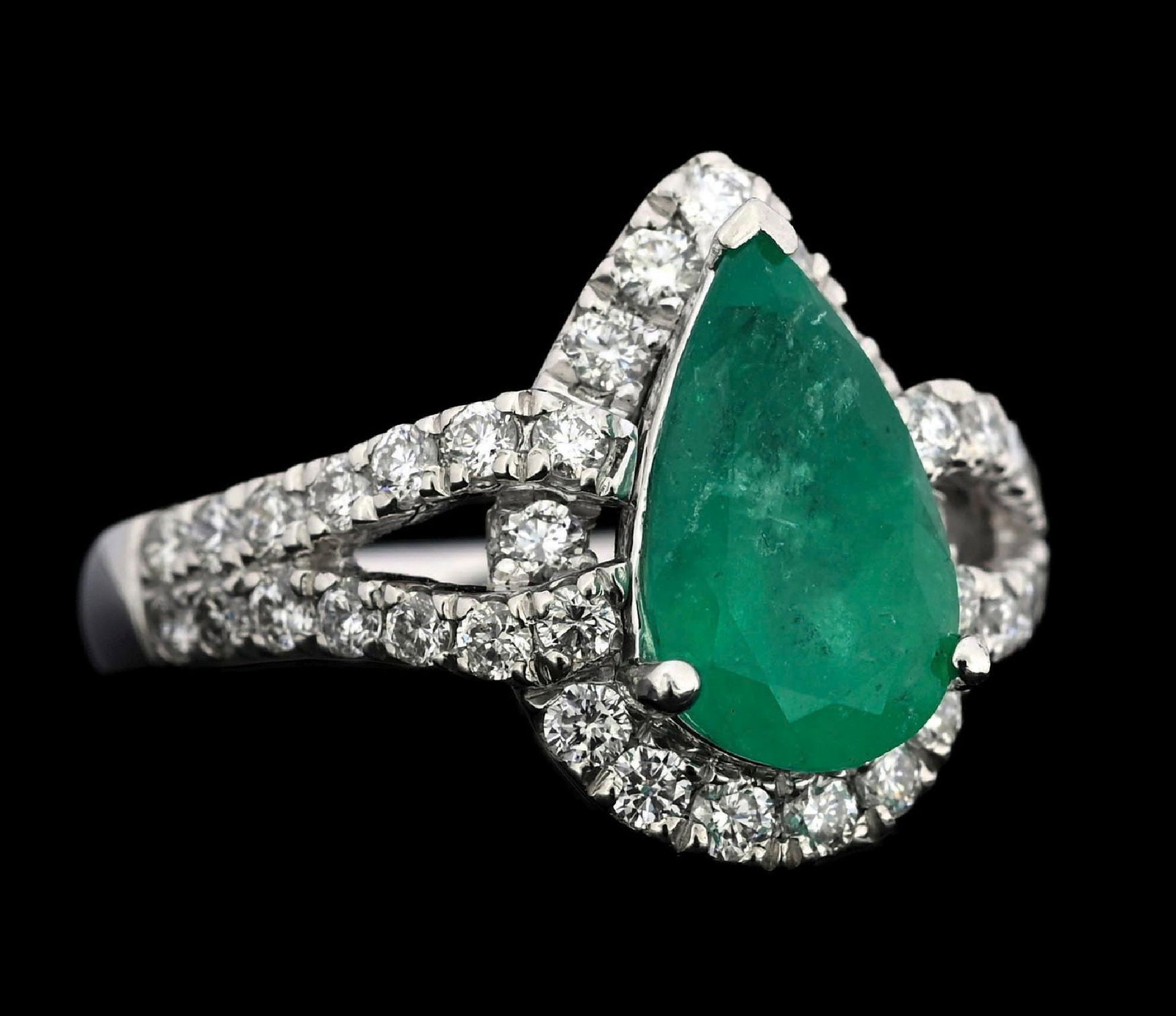 PLATINUM EMERALD & DIAMOND RING W/GIA REPORT: Ladies' platinum Columbian emerald (2.16ct) and diamond (0.89ctw) ring accompanied by an original GIA emerald origin report and a GGA appraisal report with an ERRV of $28,740.00 (See additional websit