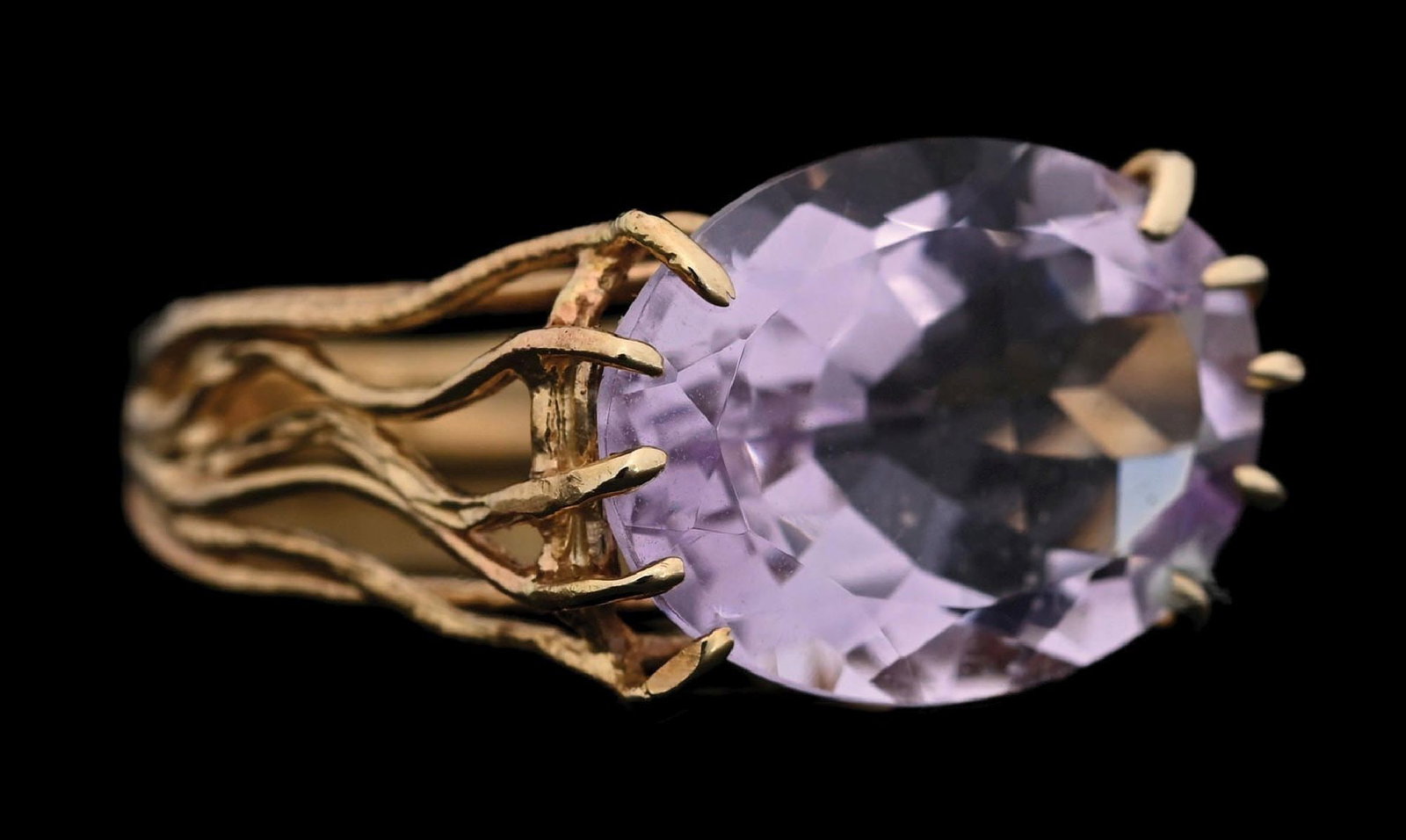 14K GOLD OVAL AMETHYST RING: Ladies' 14k yellow gold ring set with 1 oval faceted pale amethyst measuring 12x16mm. Marked inside "14Kt, Israel". Width at top is 12mm. Ring size 8. Gross weight is 4.5 grams. Condition: (Very Good-