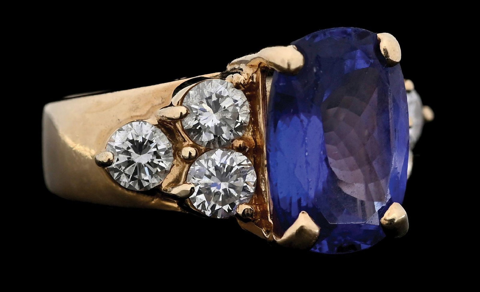 14K GOLD 4CT TANZANITE & DIAMOND RING W/APPRAISAL: Ladies' 14k yellow gold tanzanite (4.00ct) and diamond (0.96ctw) ring accompanied by an appraisal report (copy) with an ERRV of $6,594.00 (See additional website images of report for specifications).