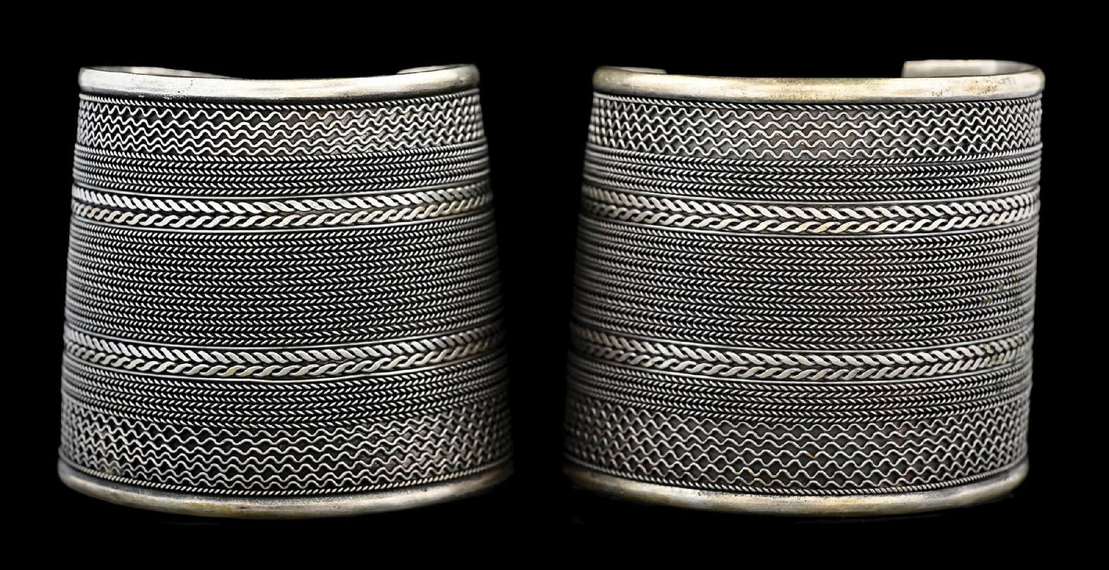 PAIR OF MATCHINC STERLING SILVER CUFF BRACELETS (1 of 4)