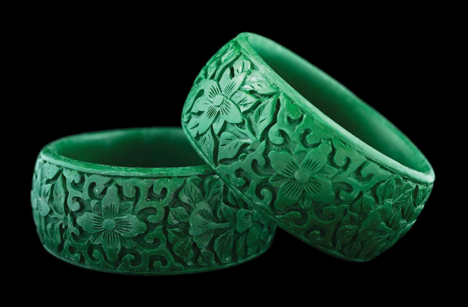 PAIR OF GREEN CARVED LACQUER BANGLE BRACELETS (1 of 5)