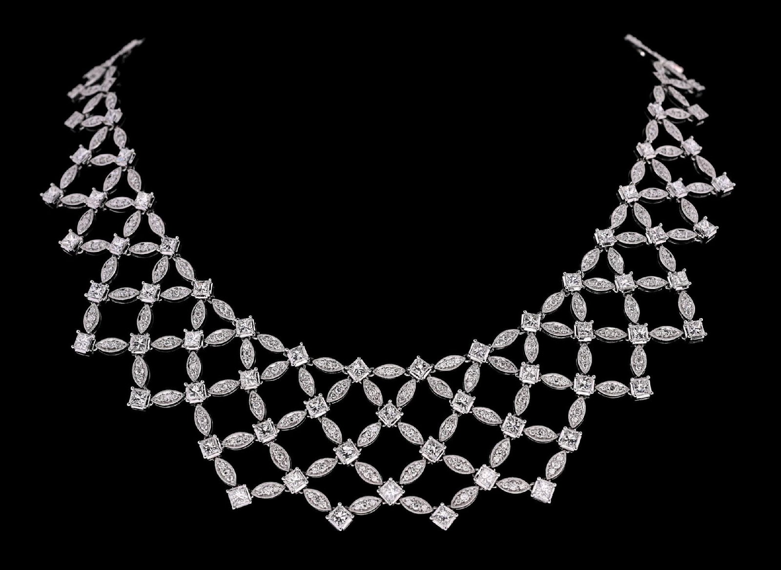 18K WHITE GOLD 22CT TW DIAMOND NECKLACE: Ladies' 18k white gold diamond necklace consisting of 637 mixed princess cut and round brilliant cut natural diamonds with a total weight of 22.00cts. Gross weight is 62.0 grams. Length measures 16". 