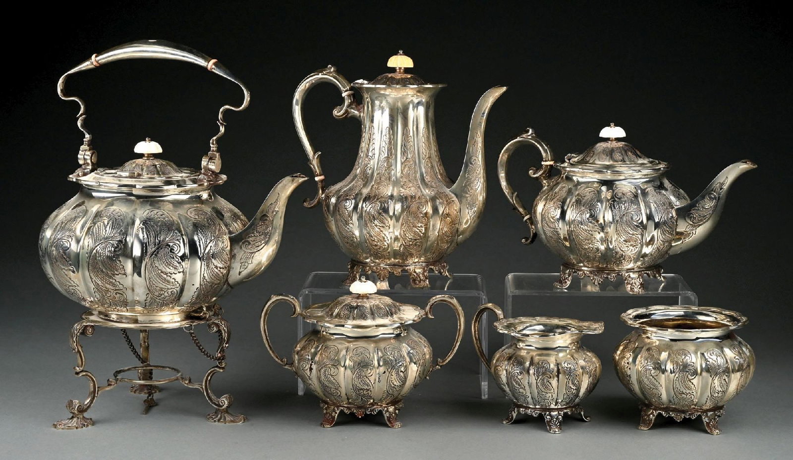 6-PIECE EV & H "KENTSHIRE" ENGLISH STERLING SILVER TEA SET: Full English hallmarks. Gross weight: 190.4 ozt Condition: (Very Good - Excellent). Dimensions: