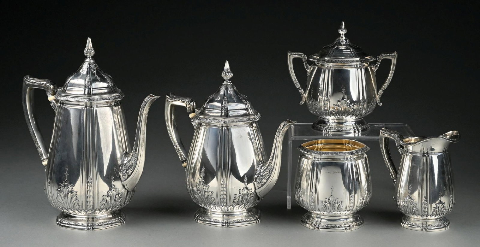 COLLECTION OF 5: REED & BARTON POINTED ANTIQUE STERLING SILVER TEA SERVICE: Gross weight: 90.3 ozt Condition: (Excellent). Dimensions: