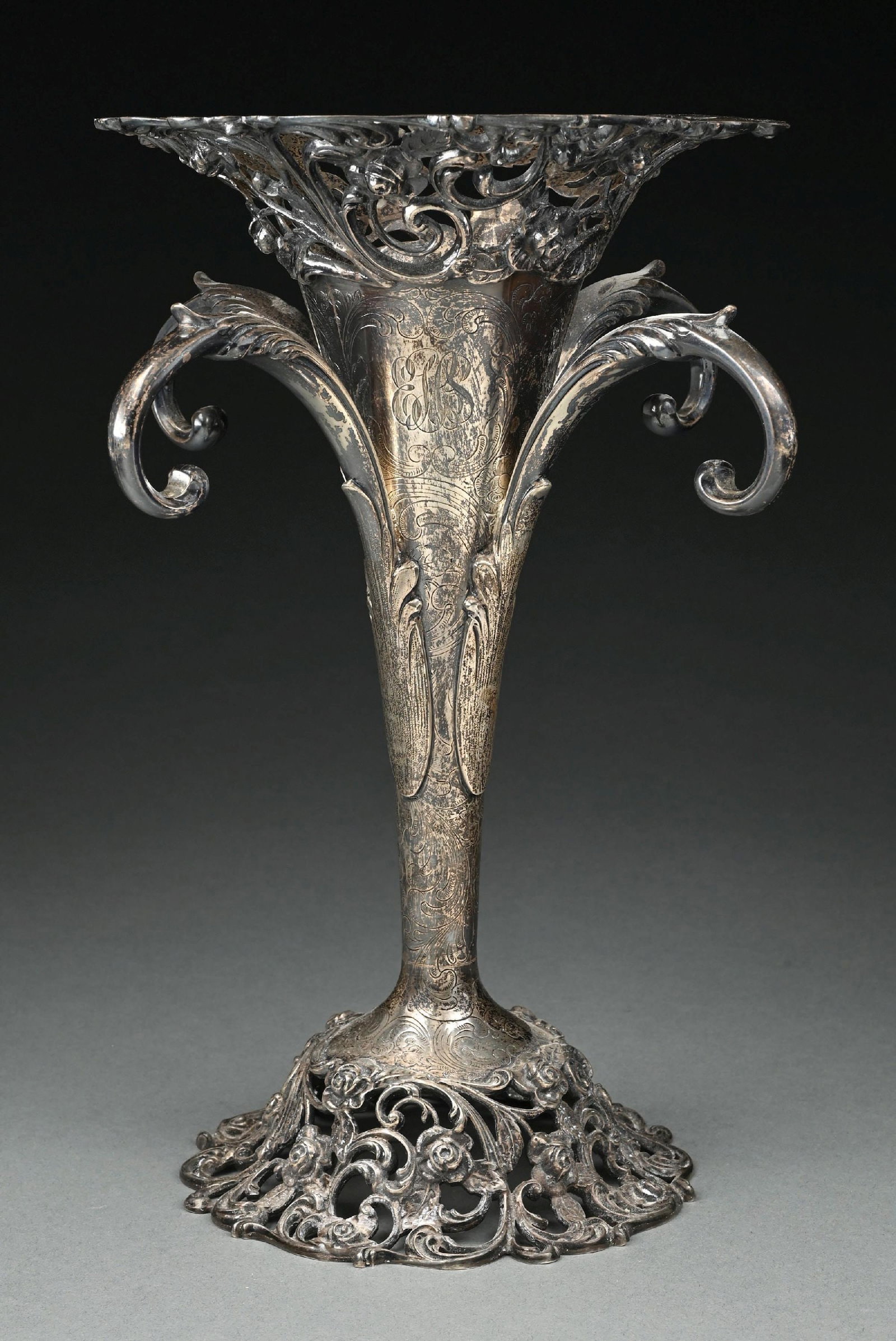 AN AMERICAN STERLING CENTERPIECE VASE (1 of 7)