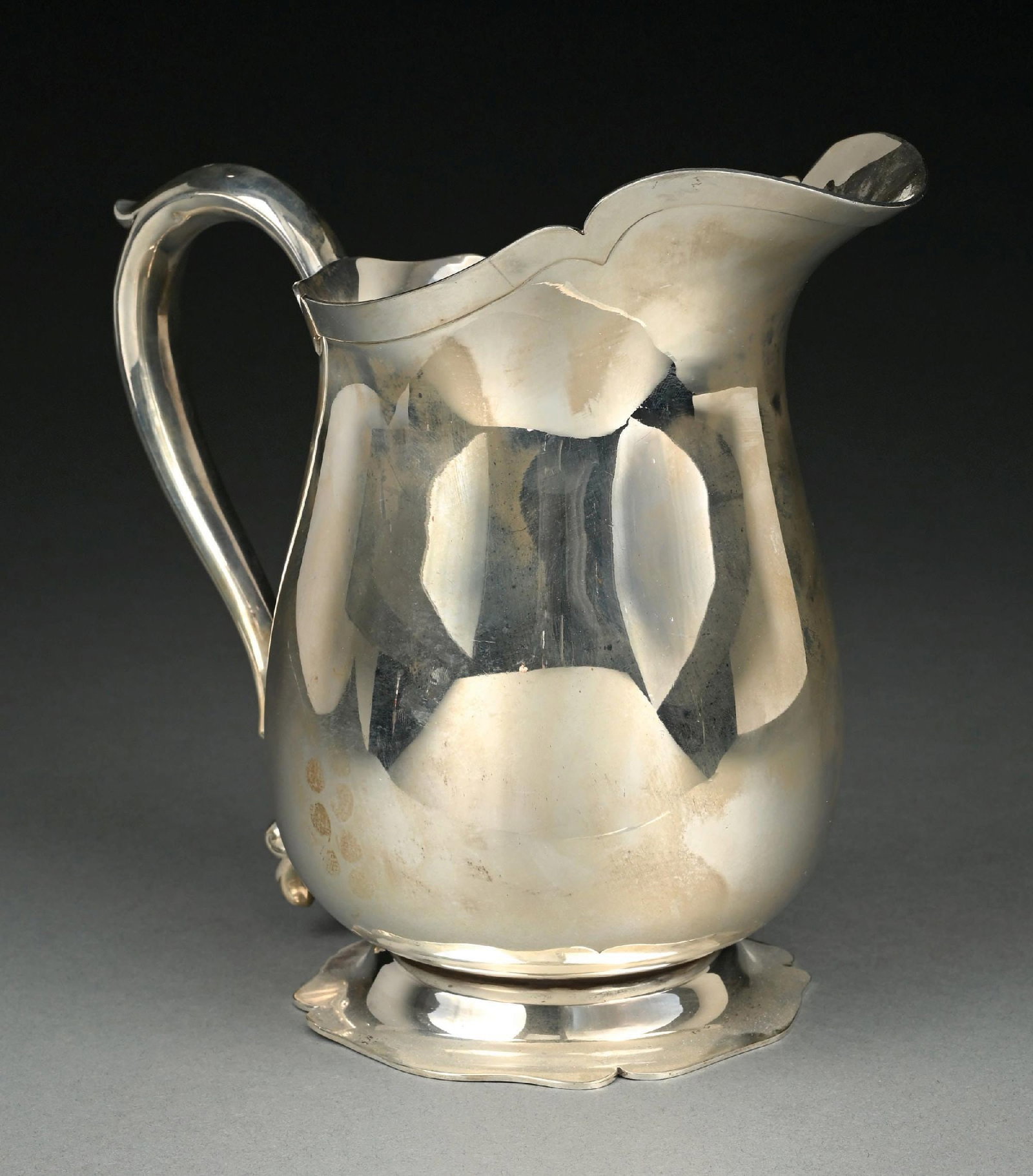 FRANK M. WHITING & CO. STERLING IRISH #1903 4.5 PINT WATER PITCHER: Light spotting and tarnish. Gross weight: 29.9 ozt Condition: (Very Good - Excellent). Dimensions: