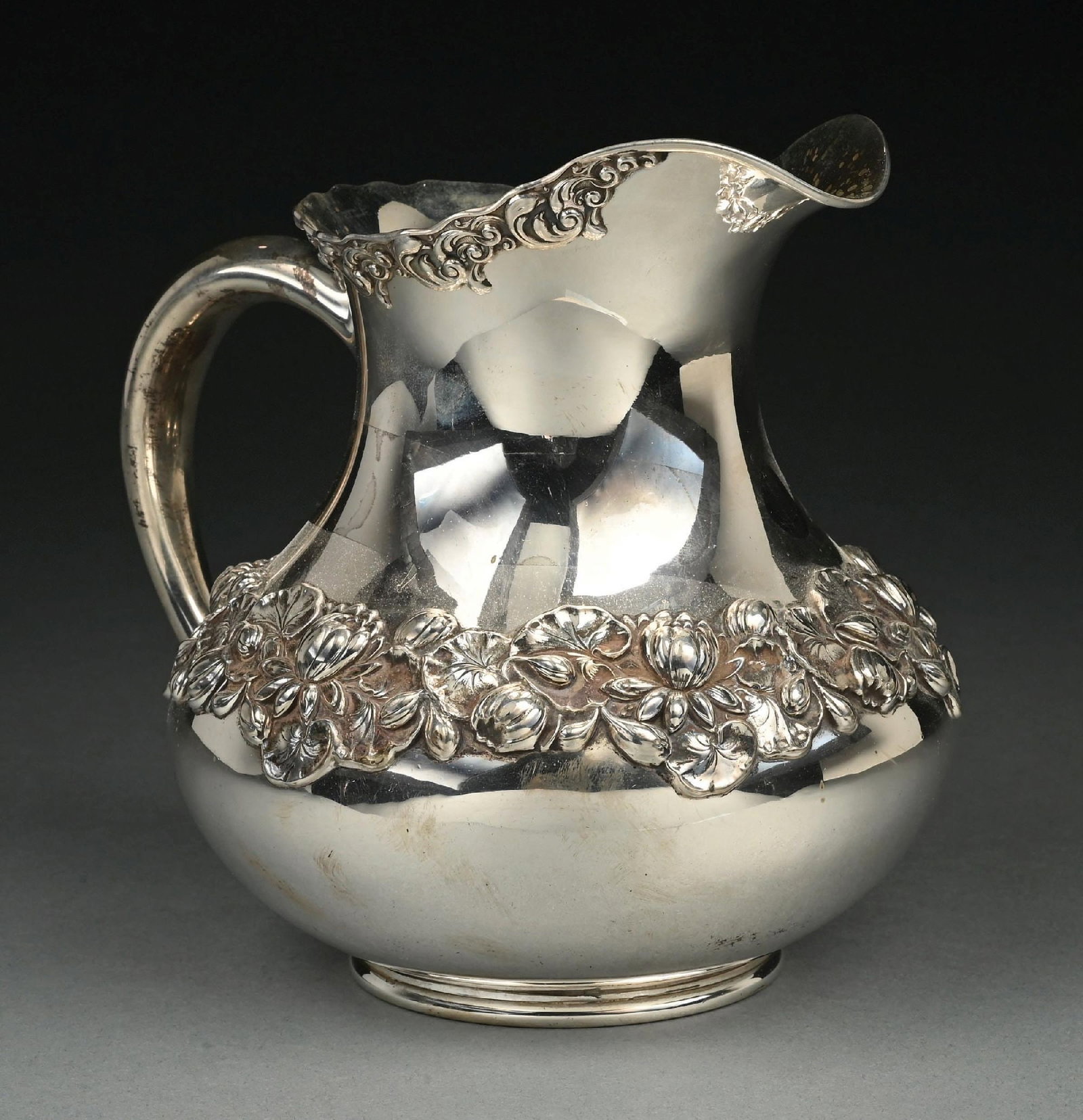 GORHAM STERLING SILVER "WATER LILIES" A258 FIVE-PINT WATER PITCHER: Gross weight: 28.9 ozt Condition: (Very Good - Excellent). Dimensions: