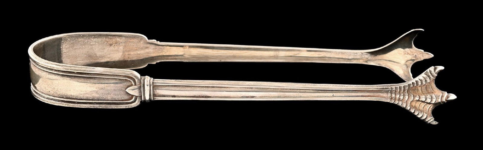 STERLING SILVER LEBKUECHER & CO TONGS #365: Lebkuecher & Co. sterling silver tongs, marked with model/pattern number "365". Length measures 7". Gross weight is 2.6 ozt. Condition: (Very Good). Dimensions: