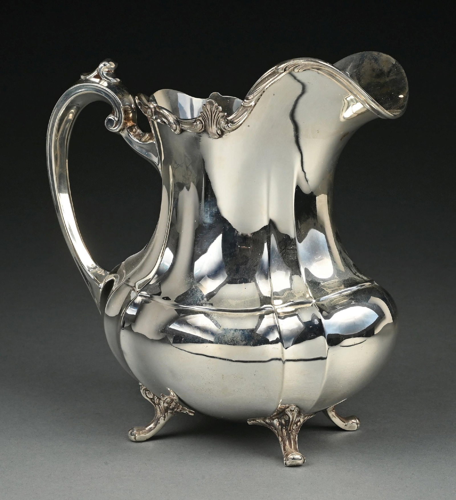 REED & BARTON STERLING SILVER 660 HAMPTON COURT WATER PITCHER (1 of 5)