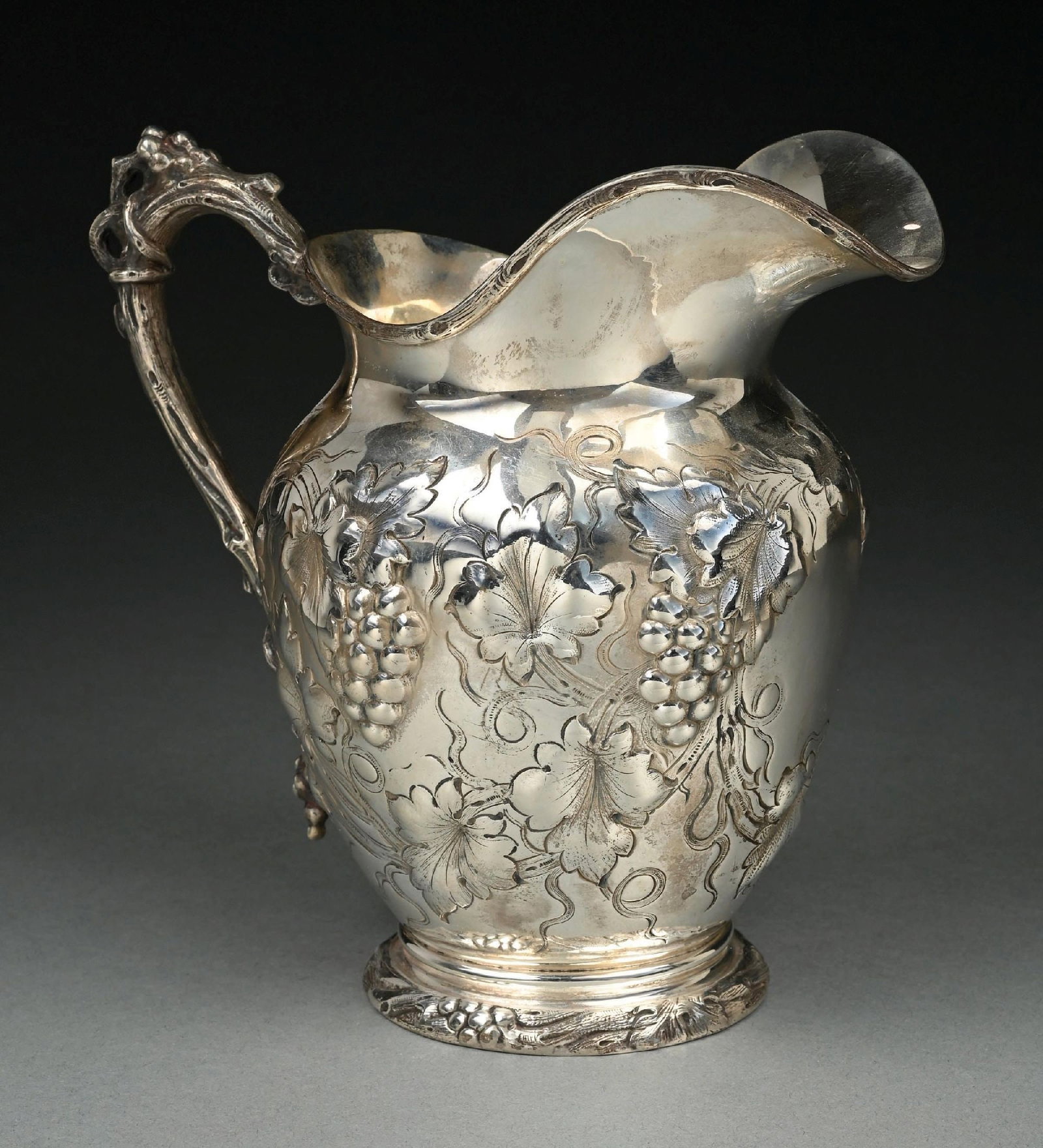 GORHAM STERLING SILVER REPOUSSE GRAPEVINE #356L PATTERN WATER PITCHER (1 of 5)