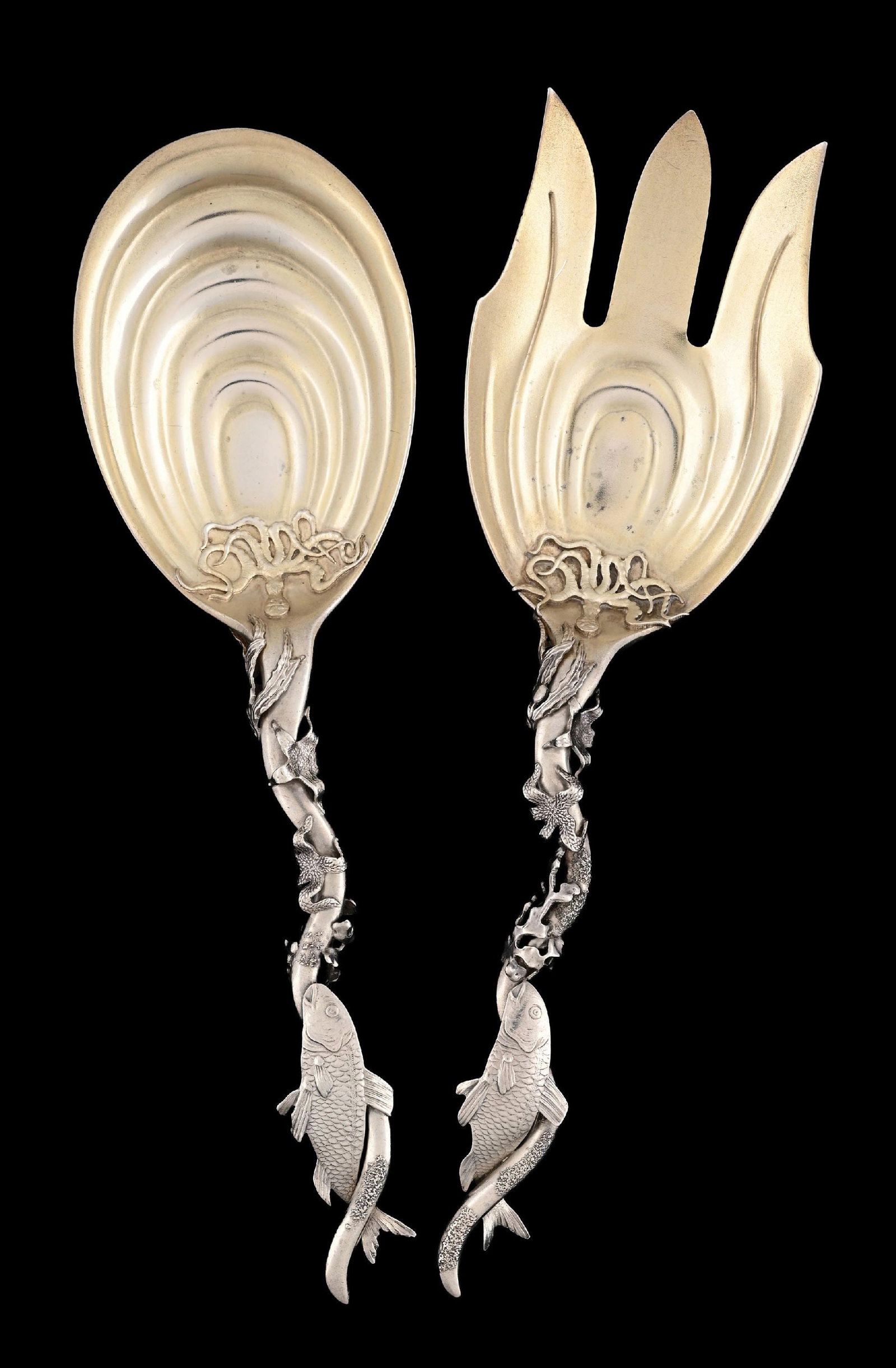 A PAIR OF AMERICAN STERLING SALAD SERVERS: Shiebler, each with a curving stem applied with cast seaweed, starfish and a fish, the ends gilt. L: 9-1/2". Weight: 8.4 ozt. Condition: Dimensions: