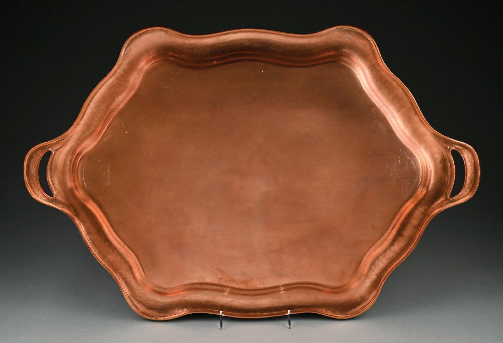 LARGE DOUBLE-HANDLED COPPER TRAY, MONOGRAMMED "IL" - 2