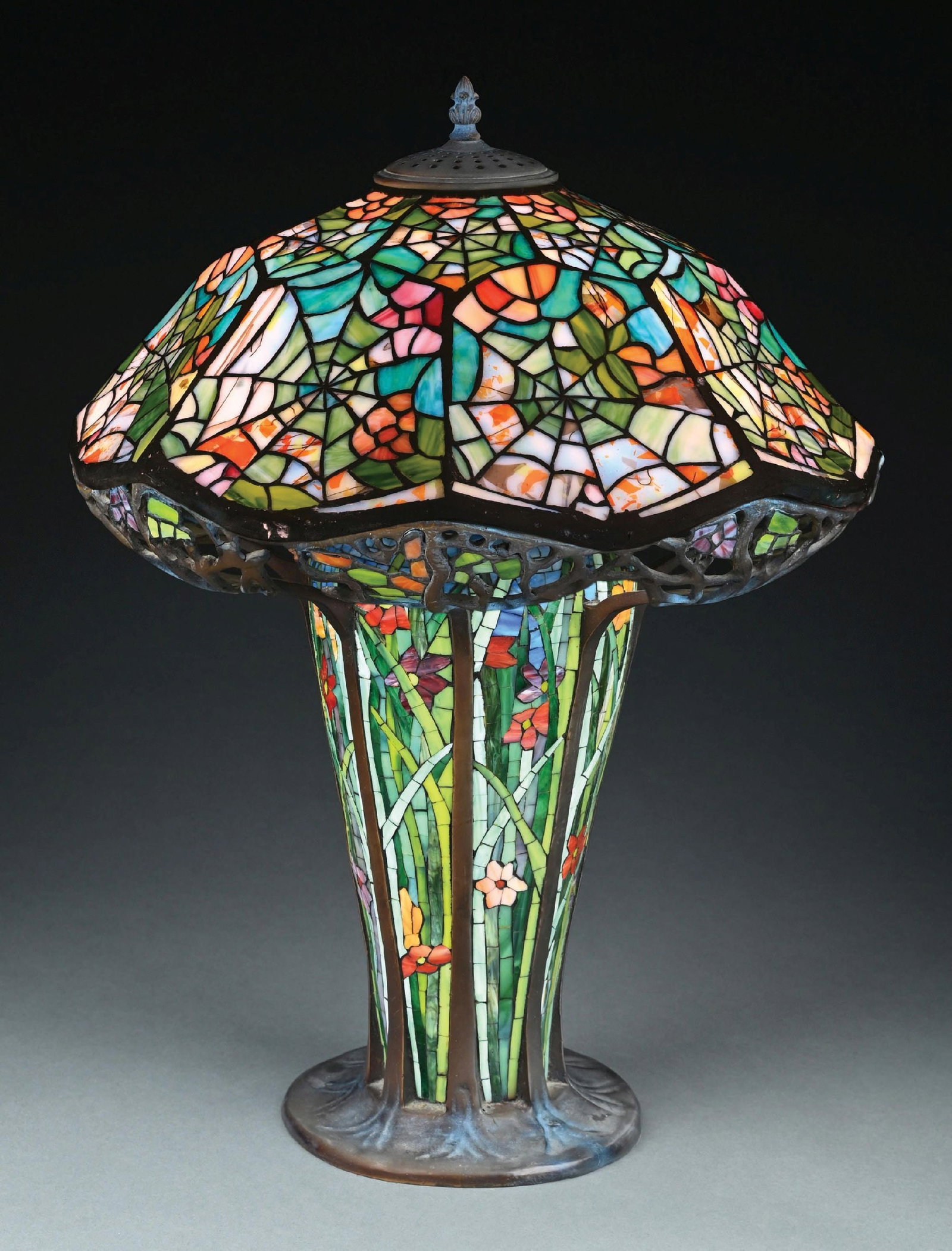 TIFFANY-STYLE COBWEB LEADED GLASS TABLE LAMP W/ BASE - 2