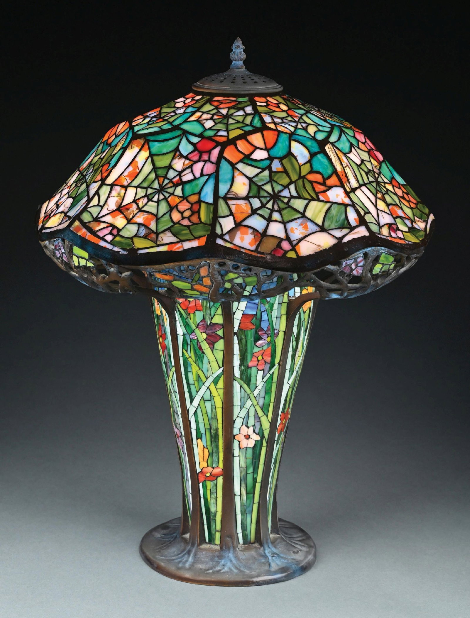 TIFFANY-STYLE COBWEB LEADED GLASS TABLE LAMP W/ BASE - 4