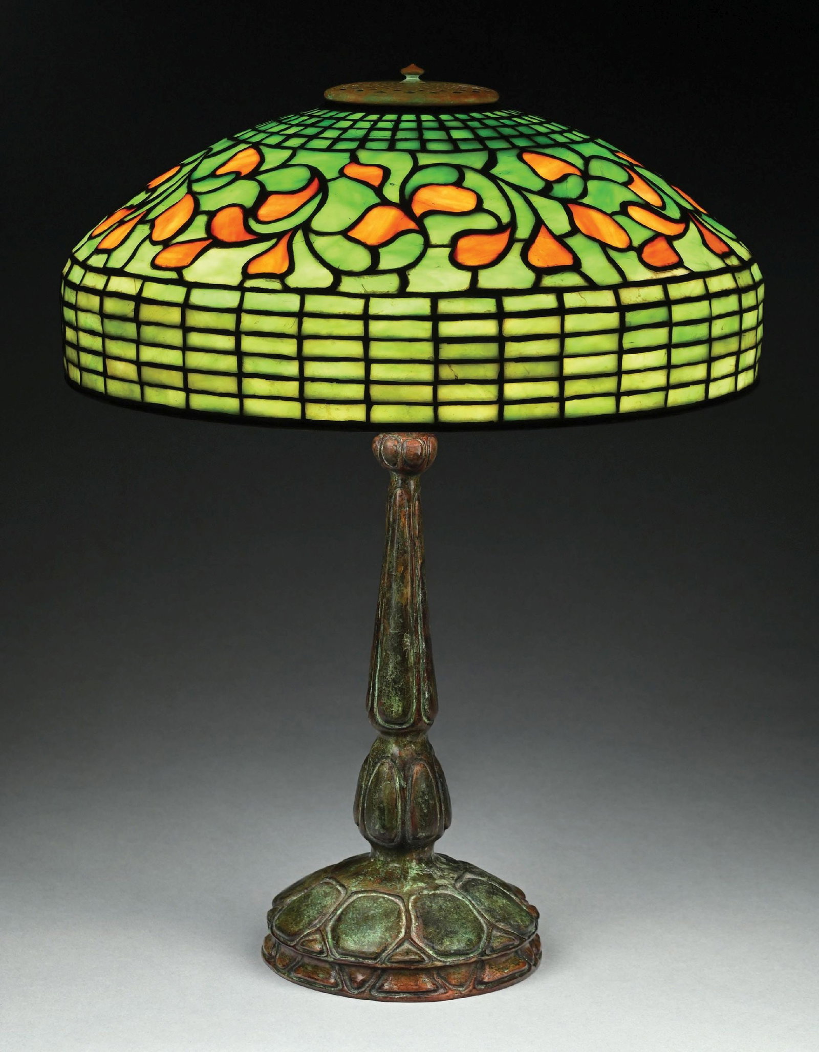 TIFFANY STUDIOS SWIRLING LEAF LEADED GLASS TABLE LAMP SHADE (1 of 13)