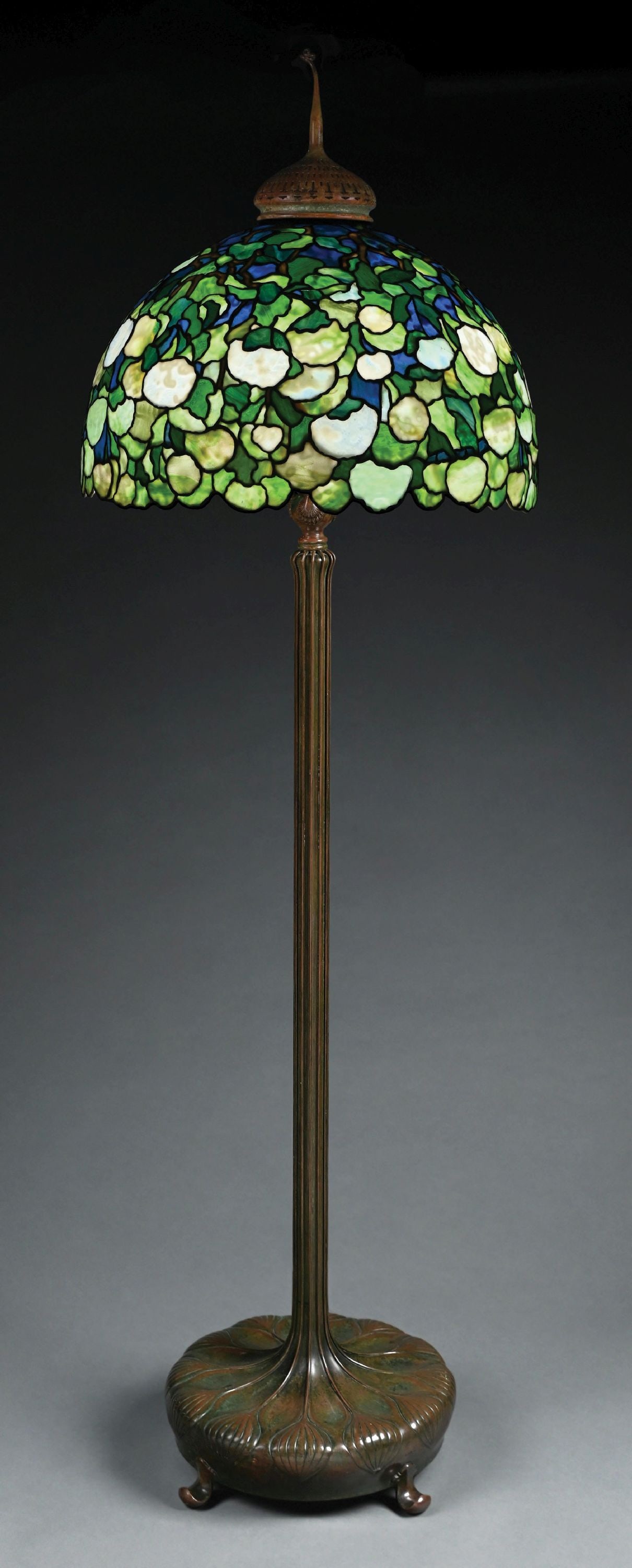 IMPORTANT TIFFANY STUDIOS HYDRANGEA "SNOWBALL" LEADED GLASS FLOOR LAMP - 2