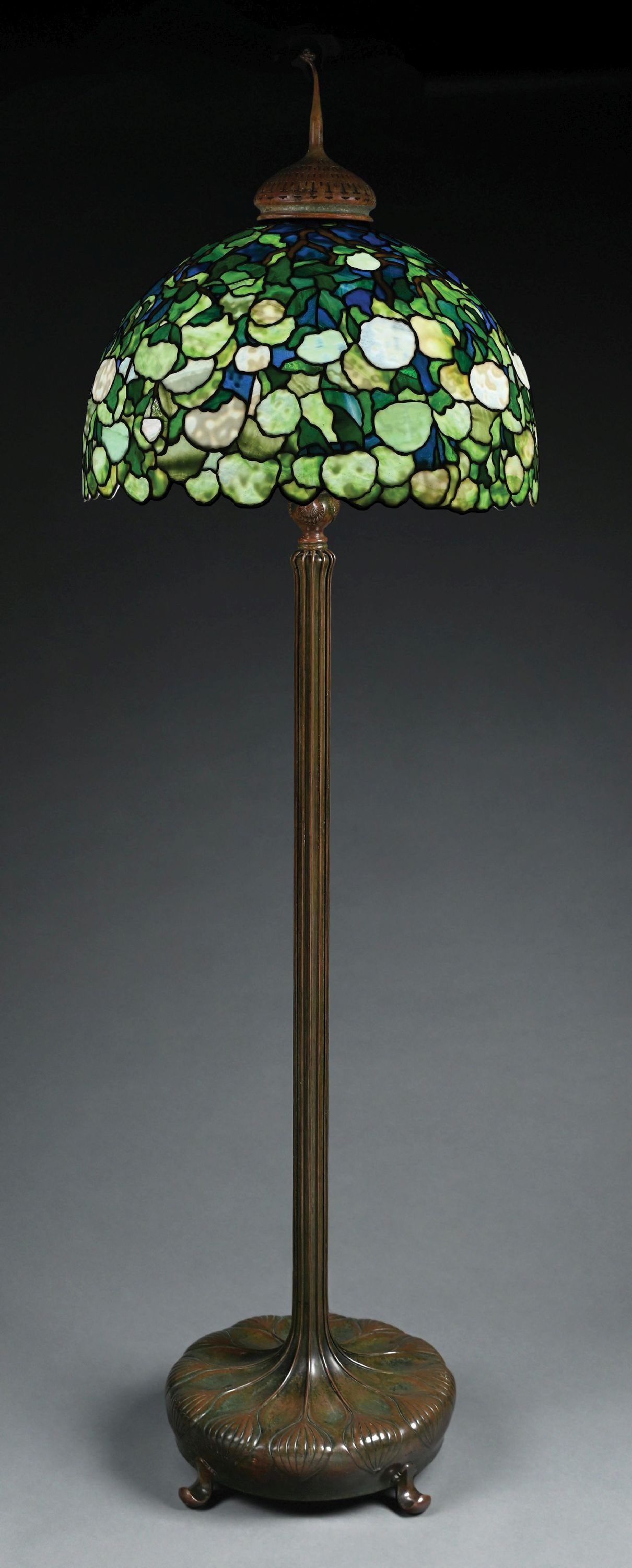 IMPORTANT TIFFANY STUDIOS HYDRANGEA "SNOWBALL" LEADED GLASS FLOOR LAMP - 3