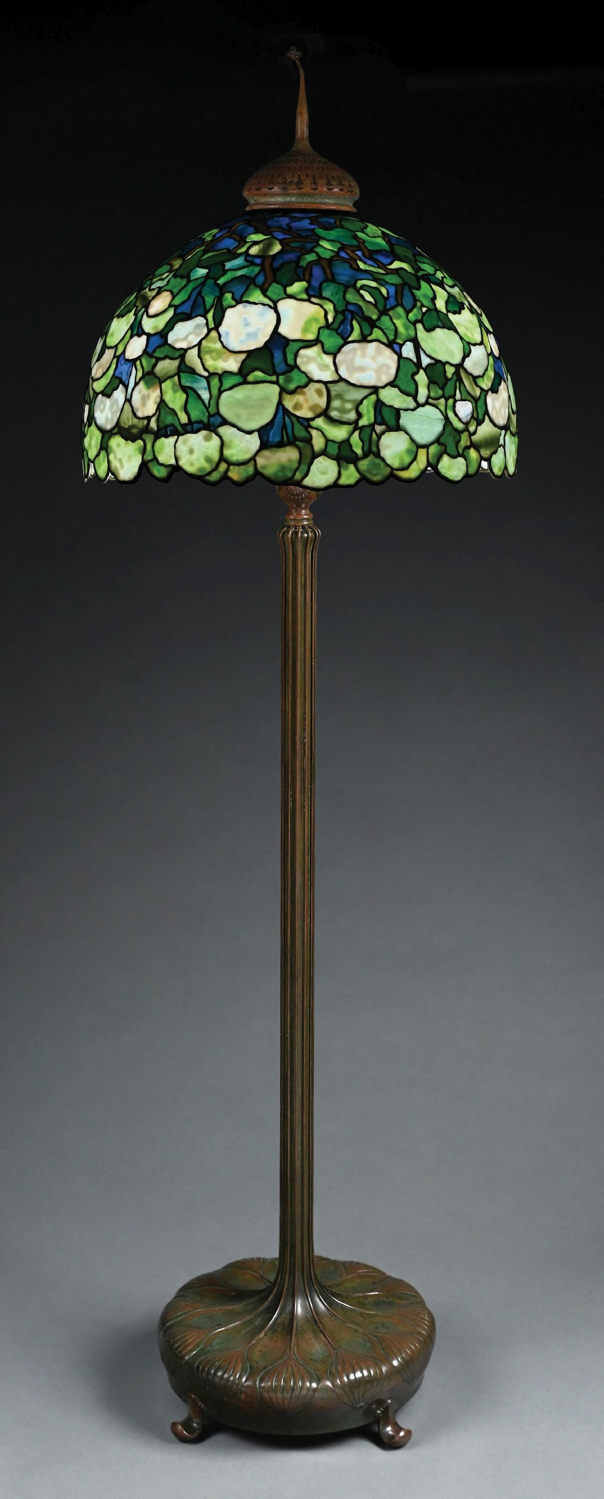 IMPORTANT TIFFANY STUDIOS HYDRANGEA "SNOWBALL" LEADED GLASS FLOOR LAMP - 4