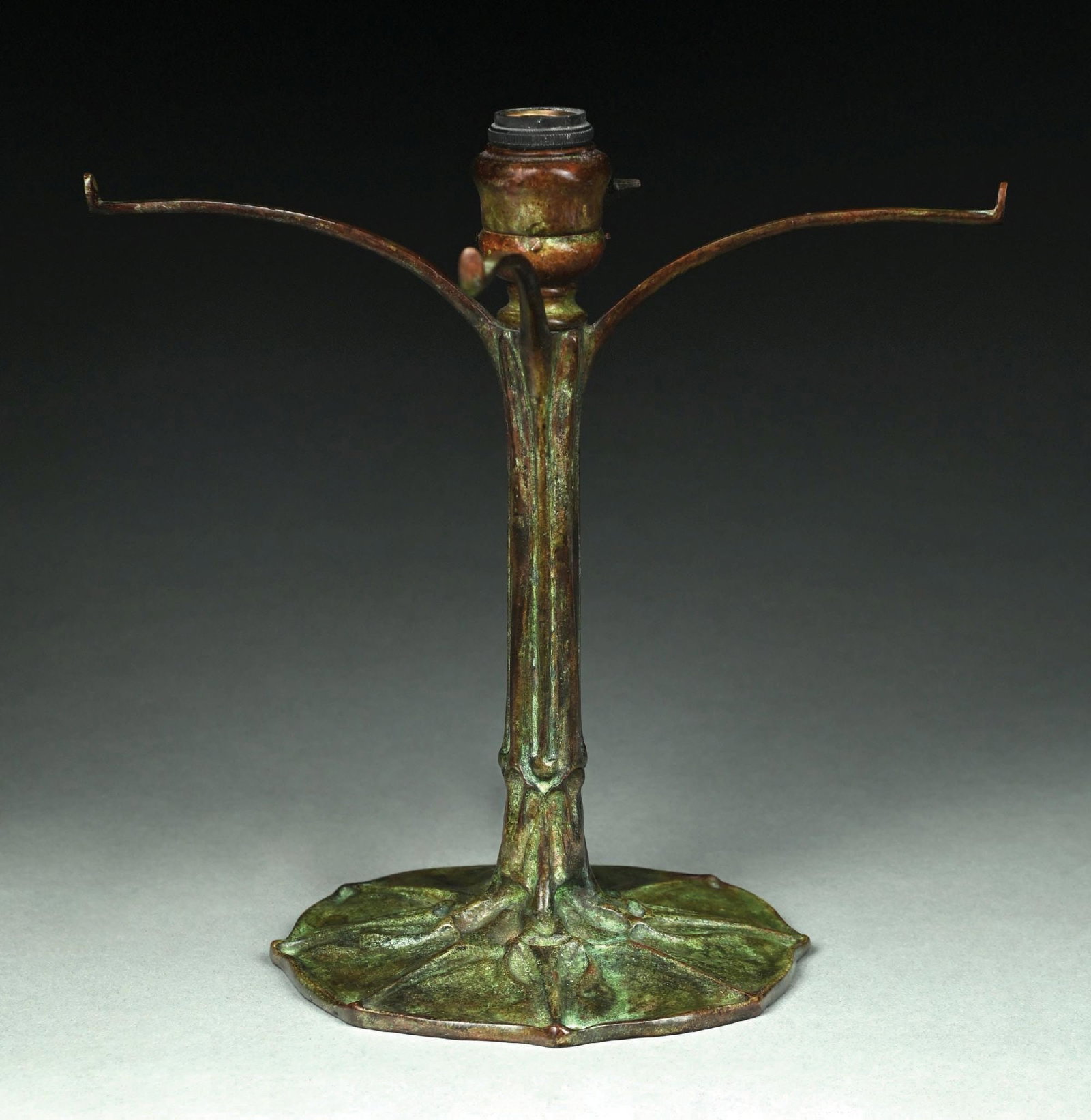 TIFFANY STUDIOS PATINATED BRONZE PENGUIN FOOT TABLE LAMP BASE (1 of 7)