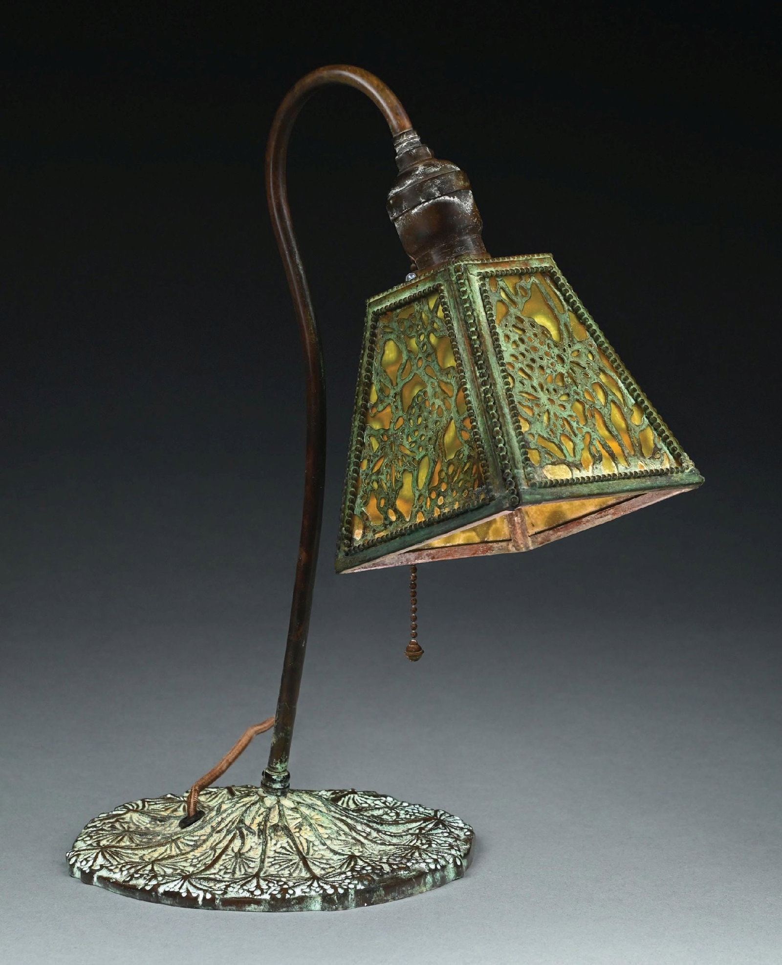 TIFFANY STUDIOS GRAPEVINE OVERLAY DESK LAMP ON LATER BASE (1 of 9)