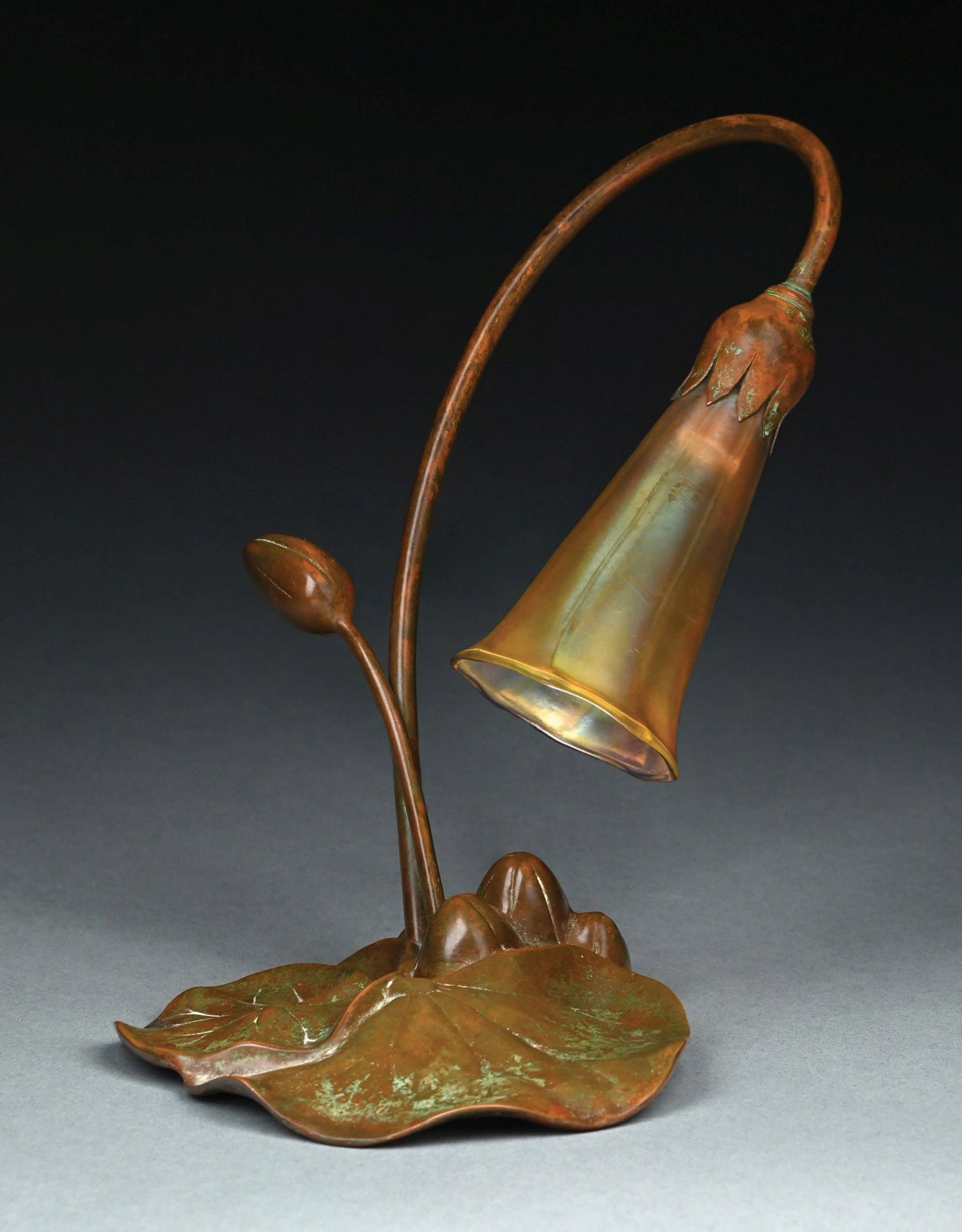 TIFFANY-STYLE LILY LAMP (1 of 6)