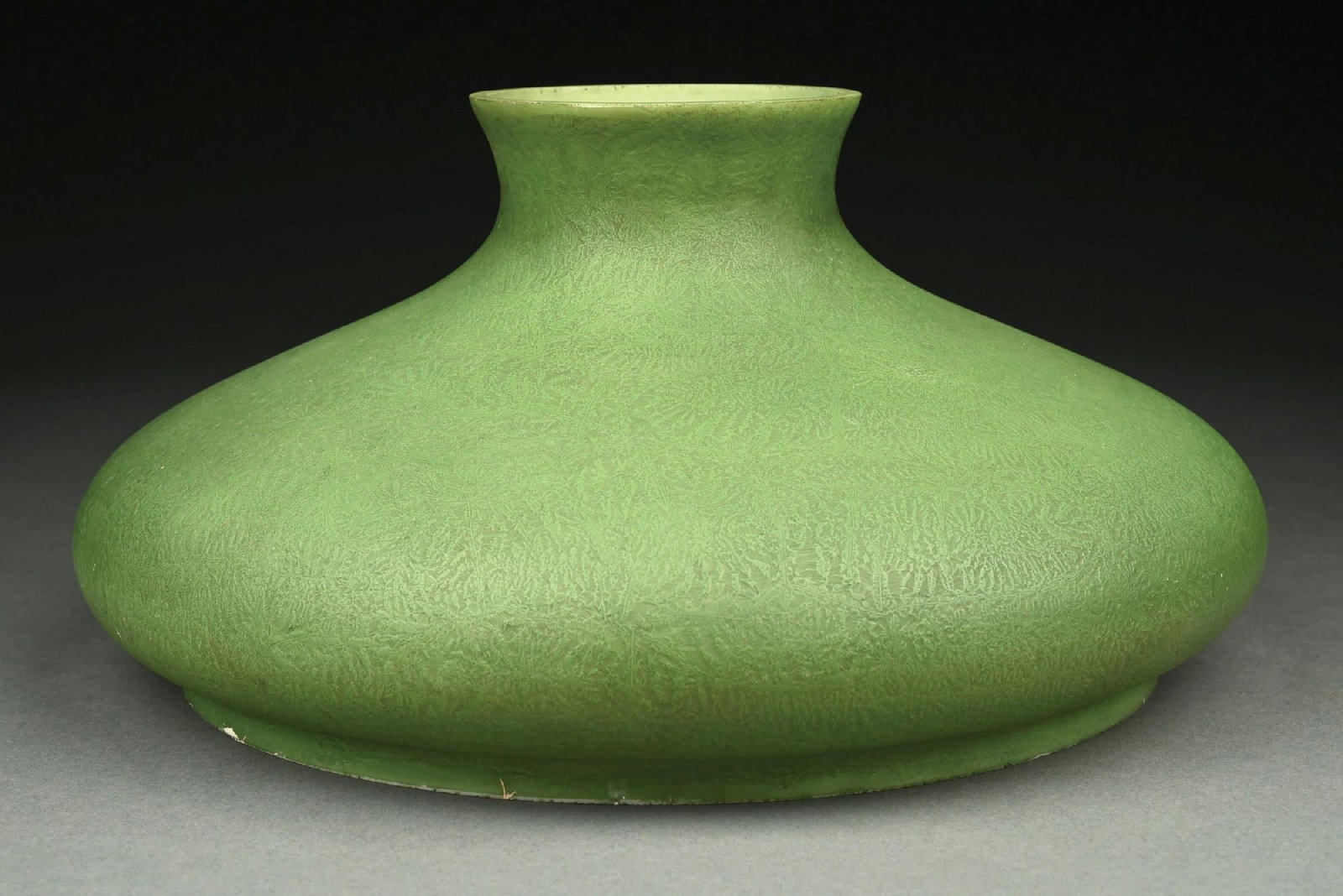 BEAUTIFUL MOSSERINE SHADE: Original beautiful mosserine shade in excellent condition. Condition: (Excellent). Dimensions: 14" Dia.