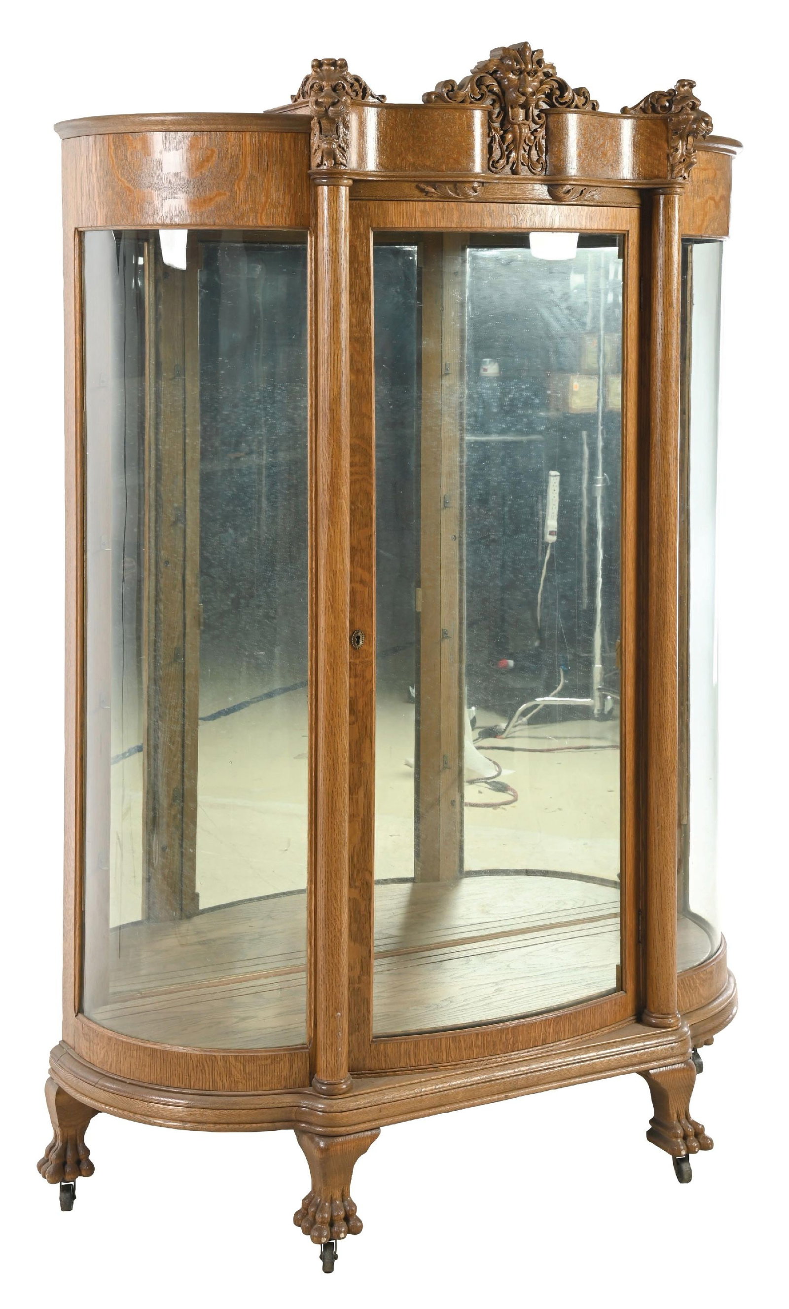 AMERICAN OAK CURVED CHINA CABINET. (1 of 5)