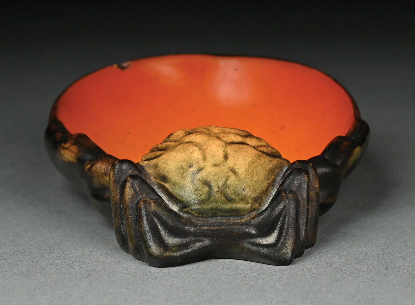 EARLY GEORG JENSEN CERAMIC CRAB FORM JEWELRY DISH FOR P. IPSEN ENKE, NUMBERED 124: C. 1940s–1960s. A Georg Jensen Danish ceramic bowl featuring a crab motif, produced by the studio of P. Ipsens Enke. The dish displays an attractive Art Nouveau–style glaze and sculptural 