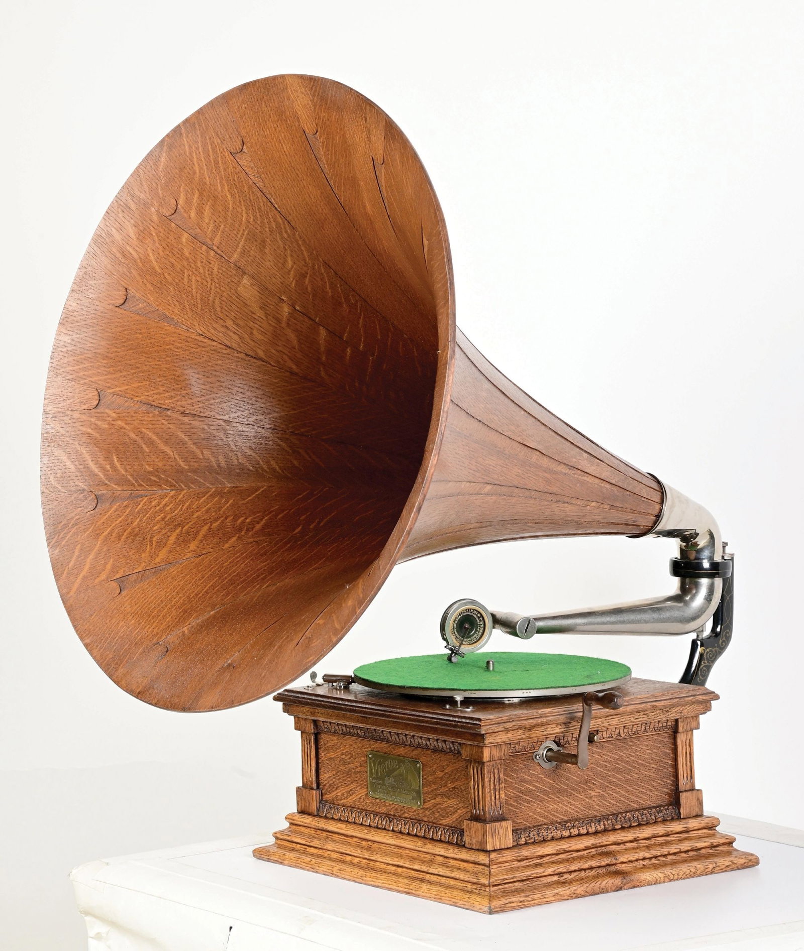 RCA VICTOR TYPE M RECORD PHONOGRAPH - 3