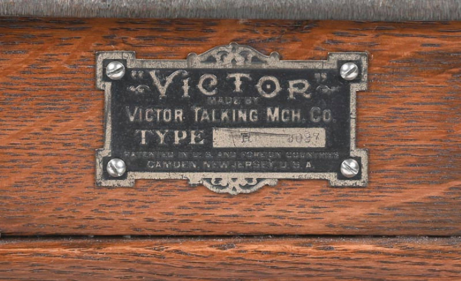 VICTOR TYPE R DISC PHONOGRAPH - 5