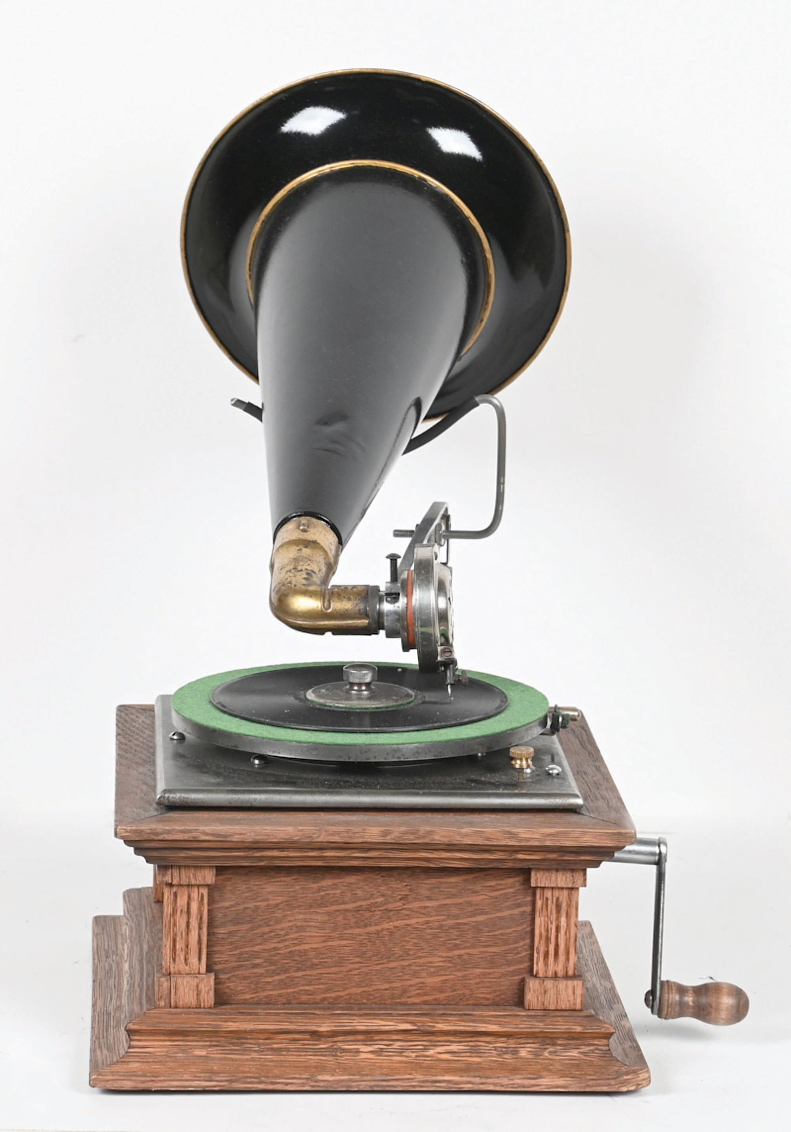 VICTOR TYPE C DISC PHONOGRAPH - 4